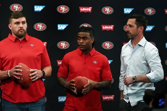 Jerick McKinnon (center)