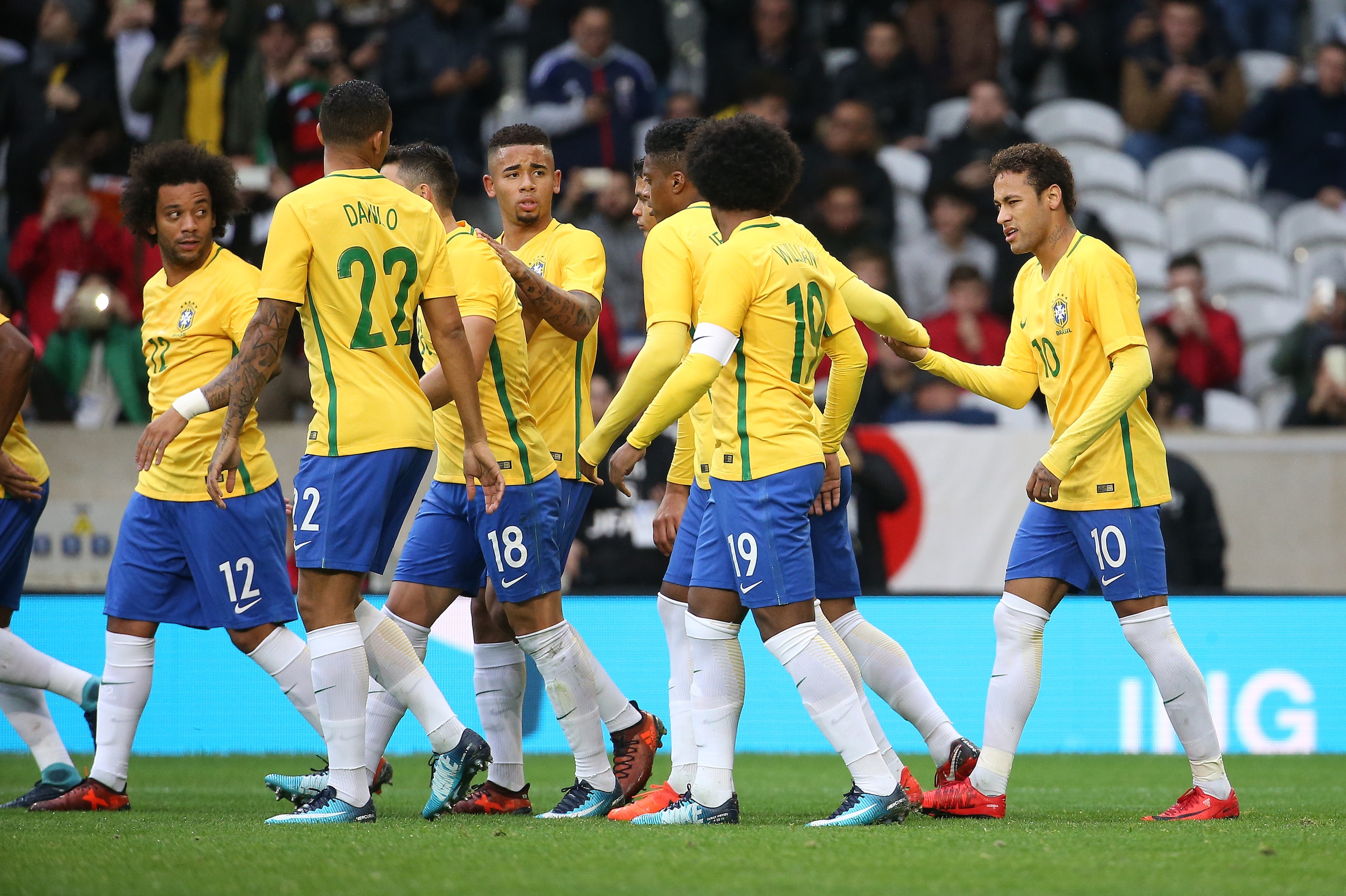 LILLE, FRANCE - NOVEMBER 10: Neymar Jr of Brazil (right) celebrates his goal on a penalty kick with teammates during the international friendly match between Japan and Brazil at Stade Pierre Mauroy on November 10, 2017 in Lille, France. (Photo by Jean Cat