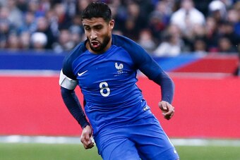 PARIS, FRANCE - NOVEMBER 10: Nabil Fekir #8 of France controls the ball during the international friendly match between France and Wales at Stade de France on November 10, 2017 in Paris, France. (Photo by Catherine Steenkeste/Getty Images)