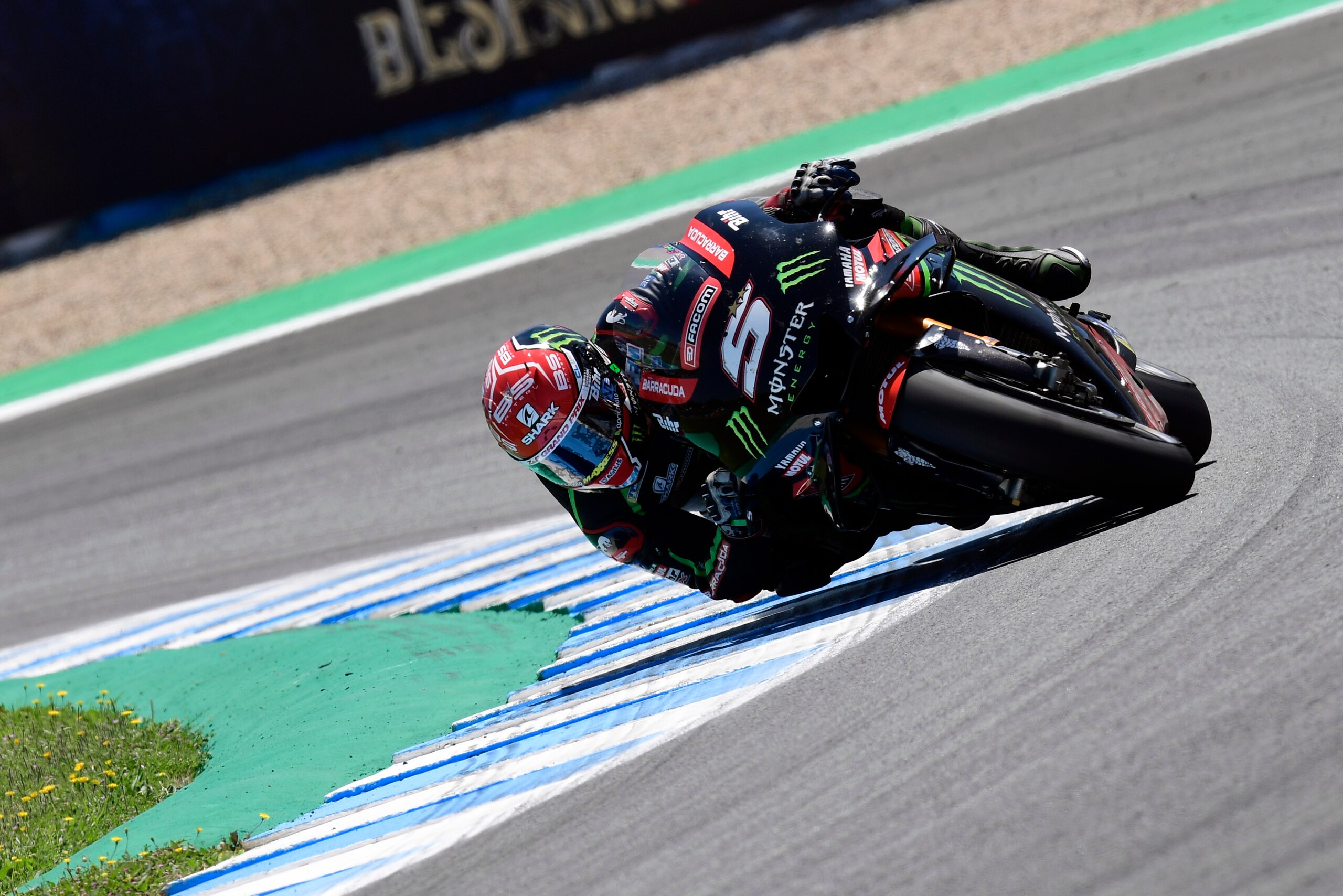 Monster Yamaha Tech 3's French rider Johann Zarco competes during the MotoGP race of the Spanish Grand Prix at the Jerez Angel Nieto racetrack in Jerez de la Frontera on May 6, 2018. (Photo by JAVIER SORIANO / AFP)        (Photo credit should read JAVIER 