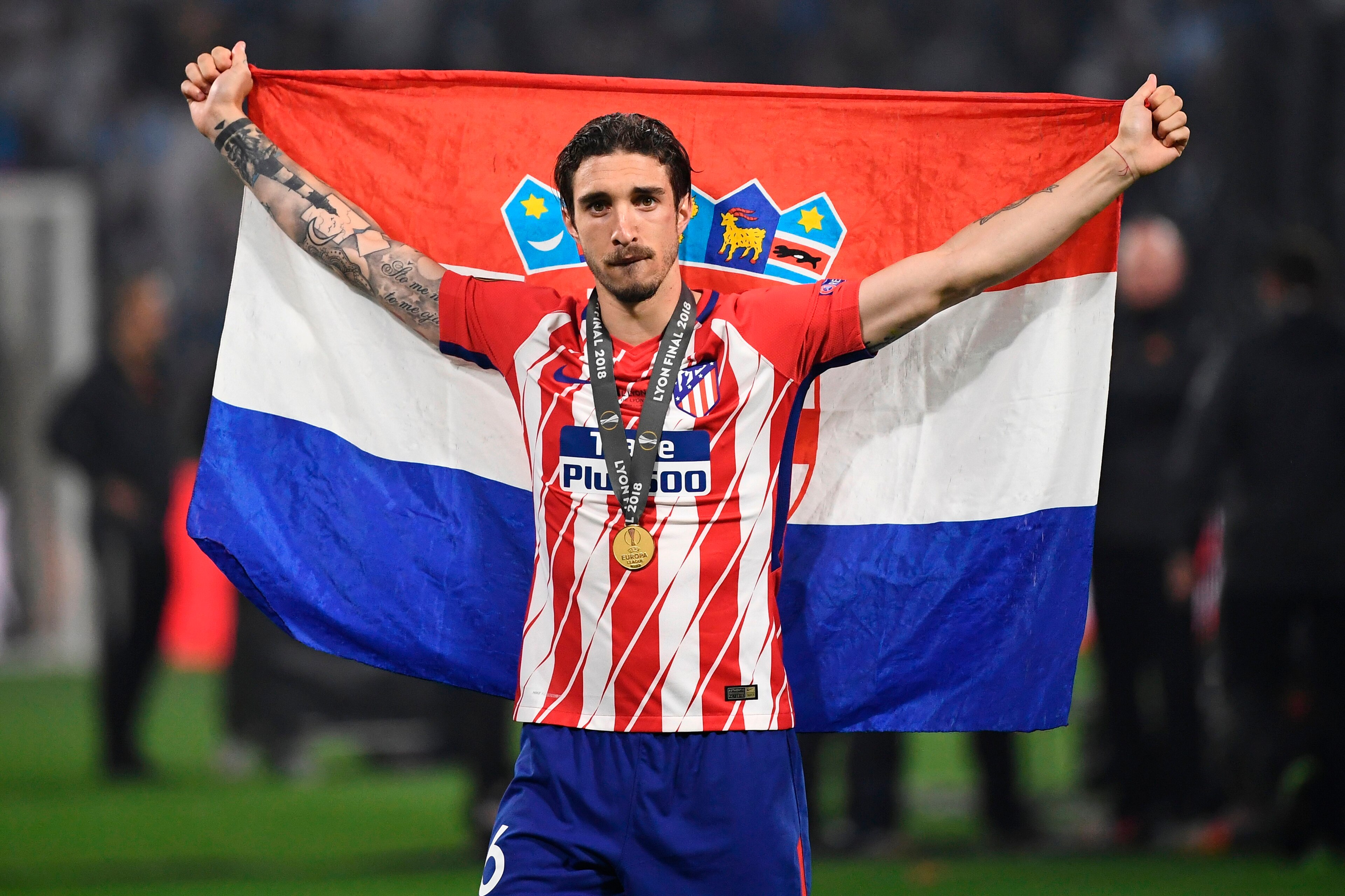 Atletico Madrid's Croatian defender Sime Vrsaljko celebrates after the UEFA Europa League final football match between Olympique de Marseille and Club Atletico de Madrid at the Parc OL stadium in Decines-Charpieu, near Lyon on May 16, 2018. (Photo by FRAN