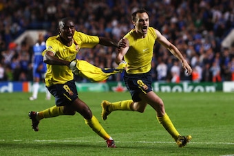 LONDON, ENGLAND - MAY 06:  Andres Iniesta (R) of Barcelona celebrates scoring in the final minutes during the UEFA Champions League Semi Final Second Leg match between Chelsea and Barcelona at Stamford Bridge on May 6, 2009 in London, England.  (Photo by 