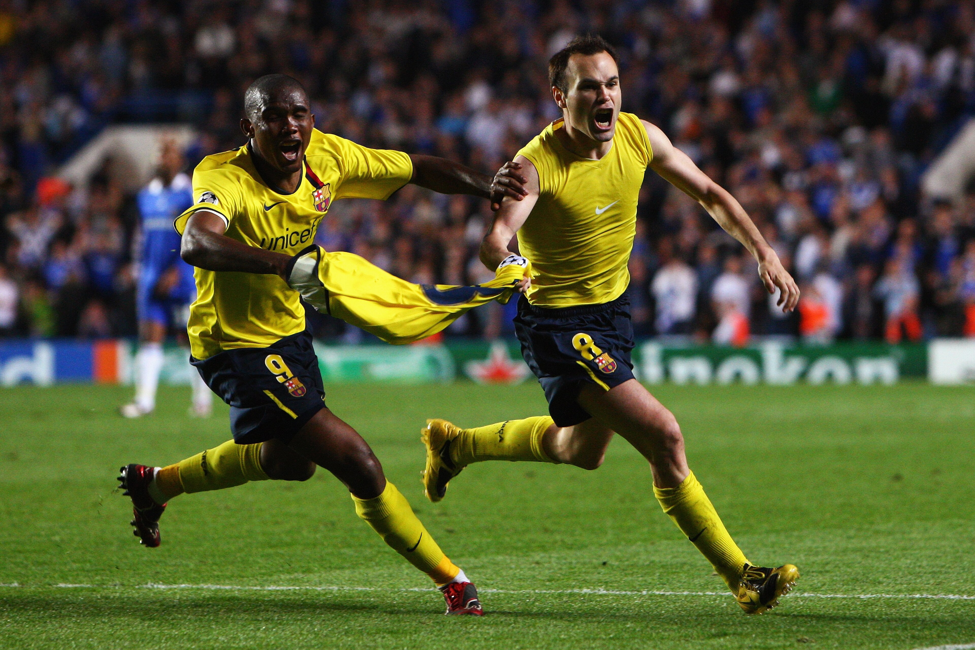 LONDON, ENGLAND - MAY 06: Andres Iniesta (R) of Barcelona celebrates scoring in the final minutes during the UEFA Champions League Semi Final Second Leg match between Chelsea and Barcelona at Stamford Bridge on May 6, 2009 in London, England. (Photo by LONDON, ENGLAND - MAY 06: Andres Iniesta (R) of Barcelona celebrates scoring in the final minutes during the UEFA Champions League Semi Final Second Leg match between Chelsea and Barcelona at Stamford Bridge on May 6, 2009 in London, England. (Photo by