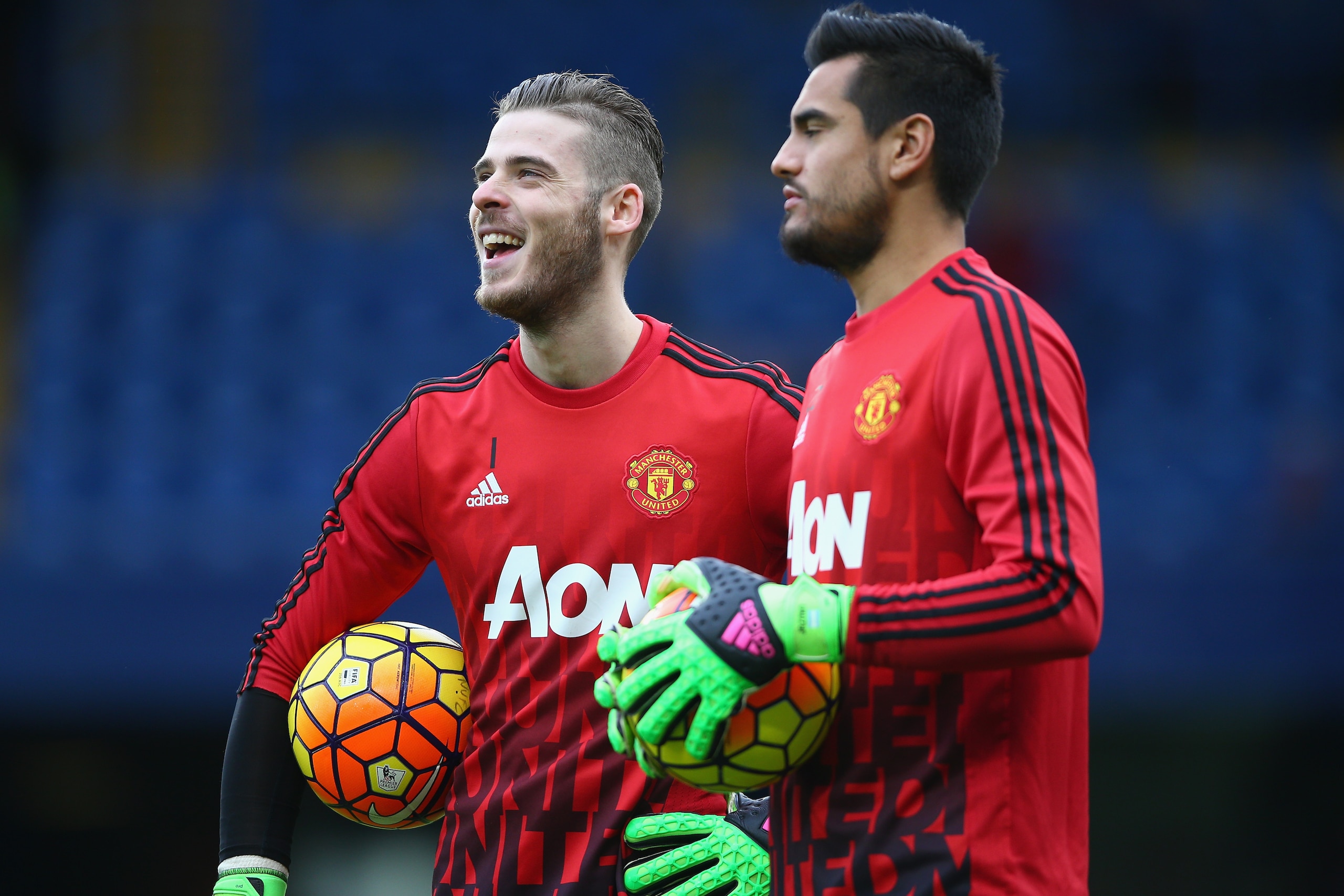 LONDON, ENGLAND - FEBRUARY 07:  David De Gea of Manchester United talks to Sergio Romero of Manchester United prior to the Barclays Premier League match between Chelsea and Manchester United at Stamford Bridge on February 7, 2016 in London, England.  (Pho