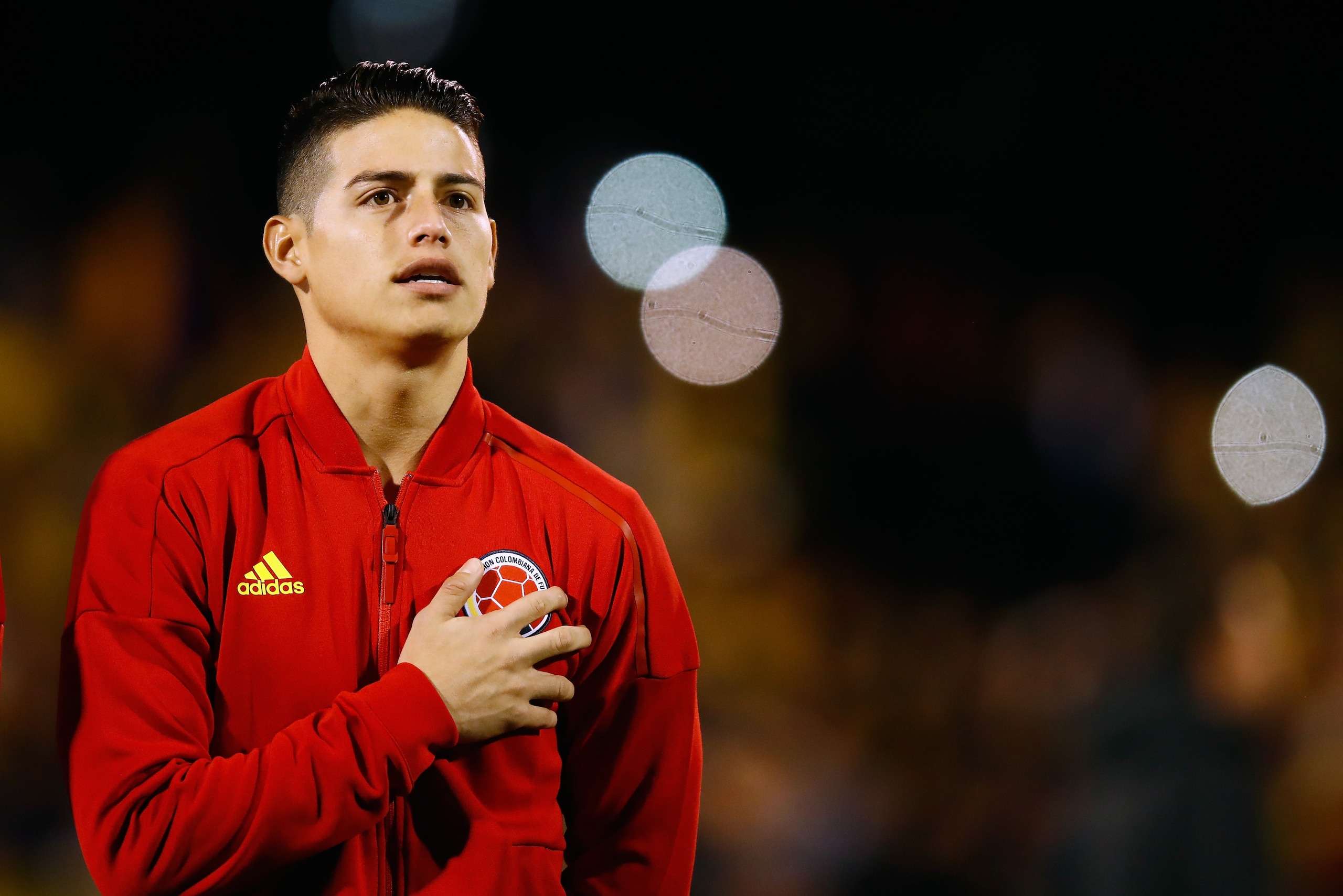 LONDON, ENGLAND - MARCH 27:  James Rodriguez of Columbia sings the national anthem prior to the International friendly between Australia and Colombia at Craven Cottage on March 27, 2018 in London, England.  (Photo by Julian Finney/Getty Images)