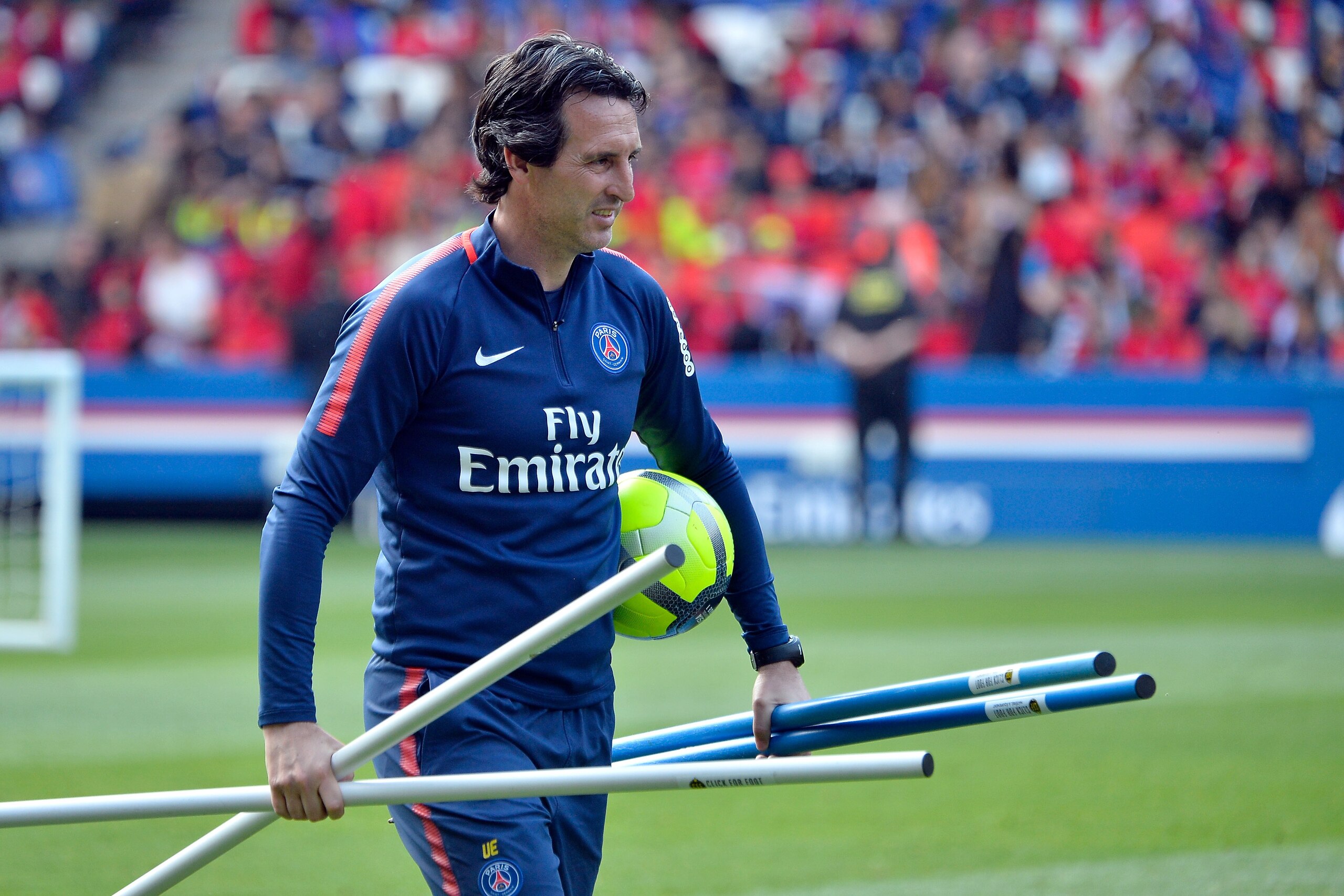 PARIS, FRANCE - MAY 16:  Head coach Unai Emery during a Paris Saint-Germain training session at Parc des Princes on May 16, 2018 in Paris, France.  (Photo by Aurelien Meunier/Getty Images)