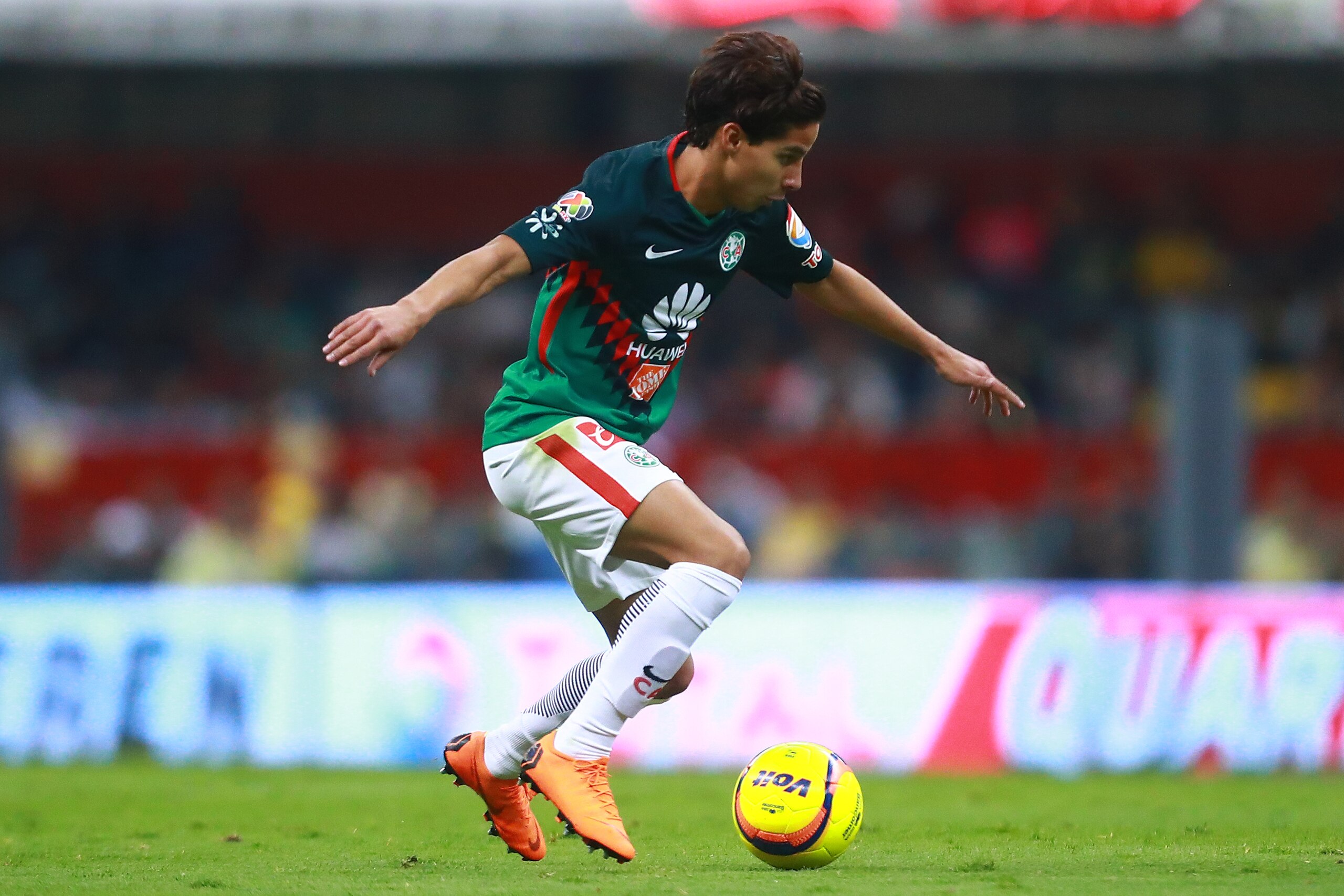 MEXICO CITY, MEXICO - APRIL 28: Diego Lainez of America drives the ball during the 17th round match between America and Santos Laguna as part of the Torneo Clausura 2018 Liga MX at Azteca Stadium on April 28, 2018 in Mexico City, Mexico.  (Photo by Hector