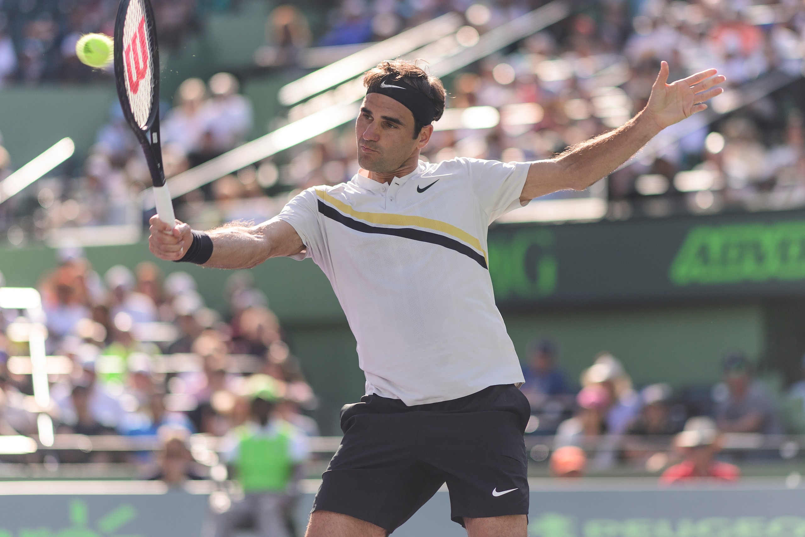 KEY BISCAYNE, FL - MARCH 24: Roger Federer of Switzerland hits a backhand to Thanasi Kokkinakis of Australia on Day 6 of the Miami Open Presented by Itau at Crandon Park Tennis Center on March 24, 2018 in Key Biscayne, Florida. (Photo by Mike Frey/Getty I KEY BISCAYNE, FL - MARCH 24: Roger Federer of Switzerland hits a backhand to Thanasi Kokkinakis of Australia on Day 6 of the Miami Open Presented by Itau at Crandon Park Tennis Center on March 24, 2018 in Key Biscayne, Florida. (Photo by Mike Frey/Getty I