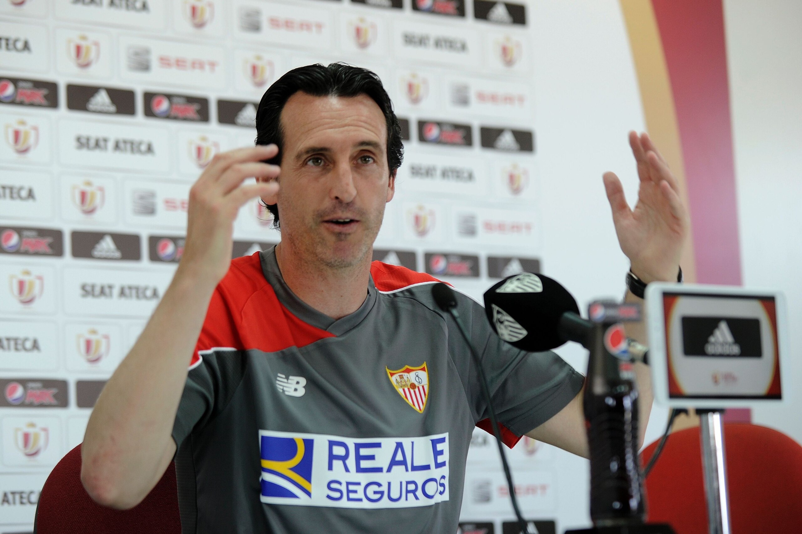 Sevilla's coach Unai Emery gestures during the press conference after a training session at Ciudad Deportiva in Sevilla on May 21, 2016 on the eve of their Spanish Copa del Rey (King's Cup) final football match between Barcelona and Sevilla.  / AFP / CRIS