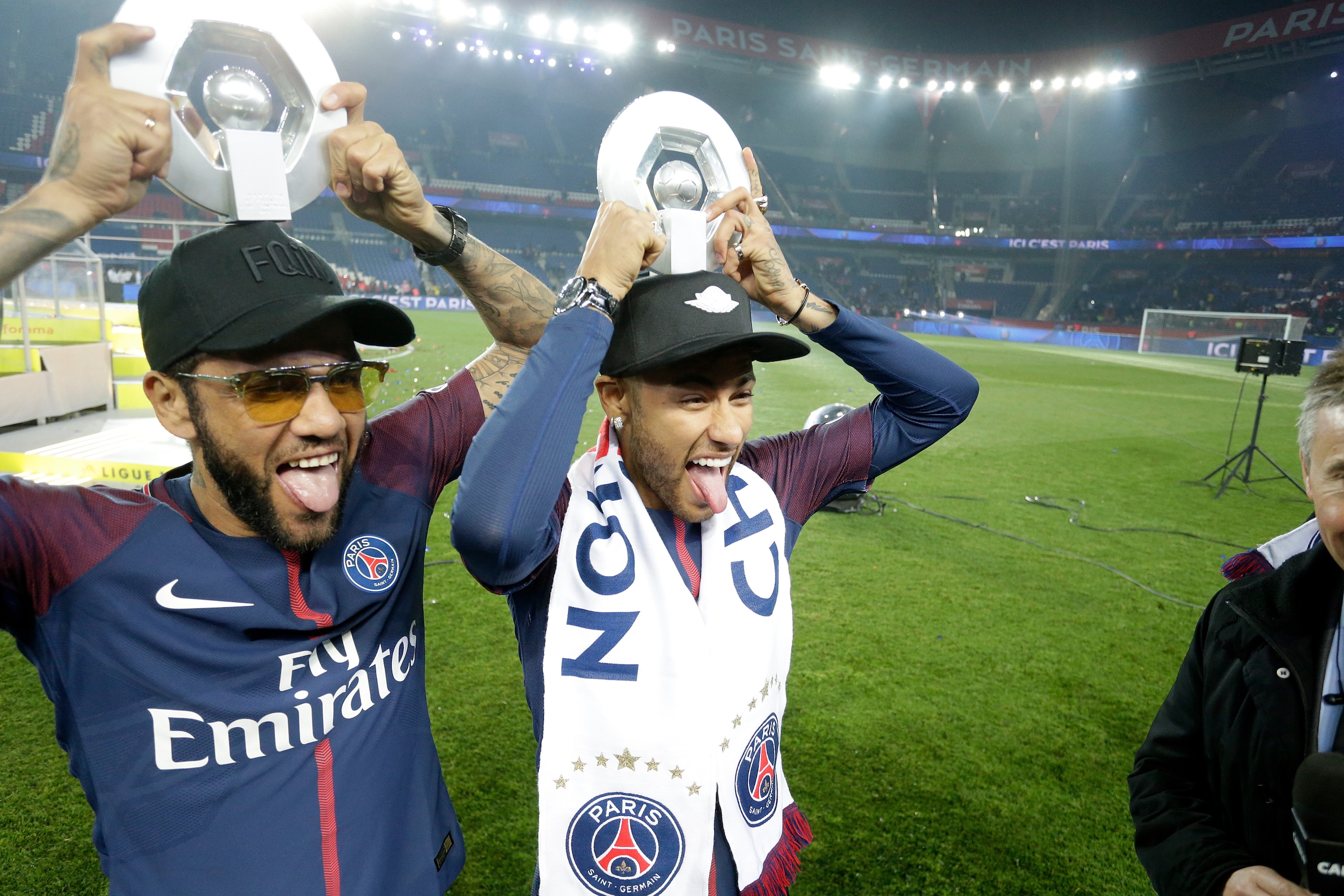 PARIS, FRANCE - MAY 12: (L-R) Dani Alves of Paris Saint Germain, Neymar Jr of Paris Saint Germain celebrates the championship with the trophy during the French League 1 match between Paris Saint Germain v Rennes at the Parc des Princes on May 12, 2018 i PARIS, FRANCE - MAY 12: (L-R) Dani Alves of Paris Saint Germain, Neymar Jr of Paris Saint Germain celebrates the championship with the trophy during the French League 1 match between Paris Saint Germain v Rennes at the Parc des Princes on May 12, 2018 i