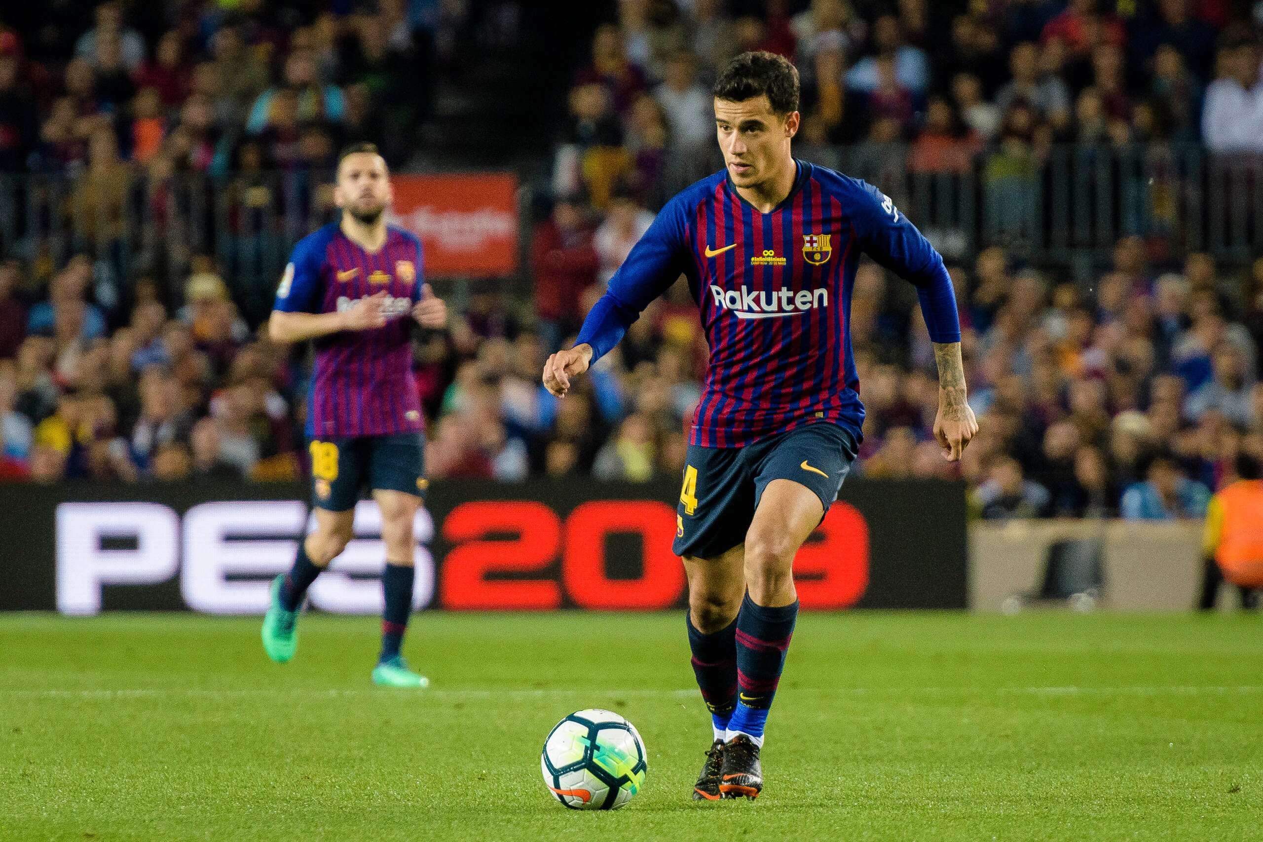 BARCELONA, SPAIN - MAY 20: Philippe Coutinho of FC Barcelona looks to bring the ball down during the La Liga match between Barcelona and Real Sociedad at Camp Nou on May 20, 2018 in Barcelona, . (Photo by Power Sport Images/Getty Images)