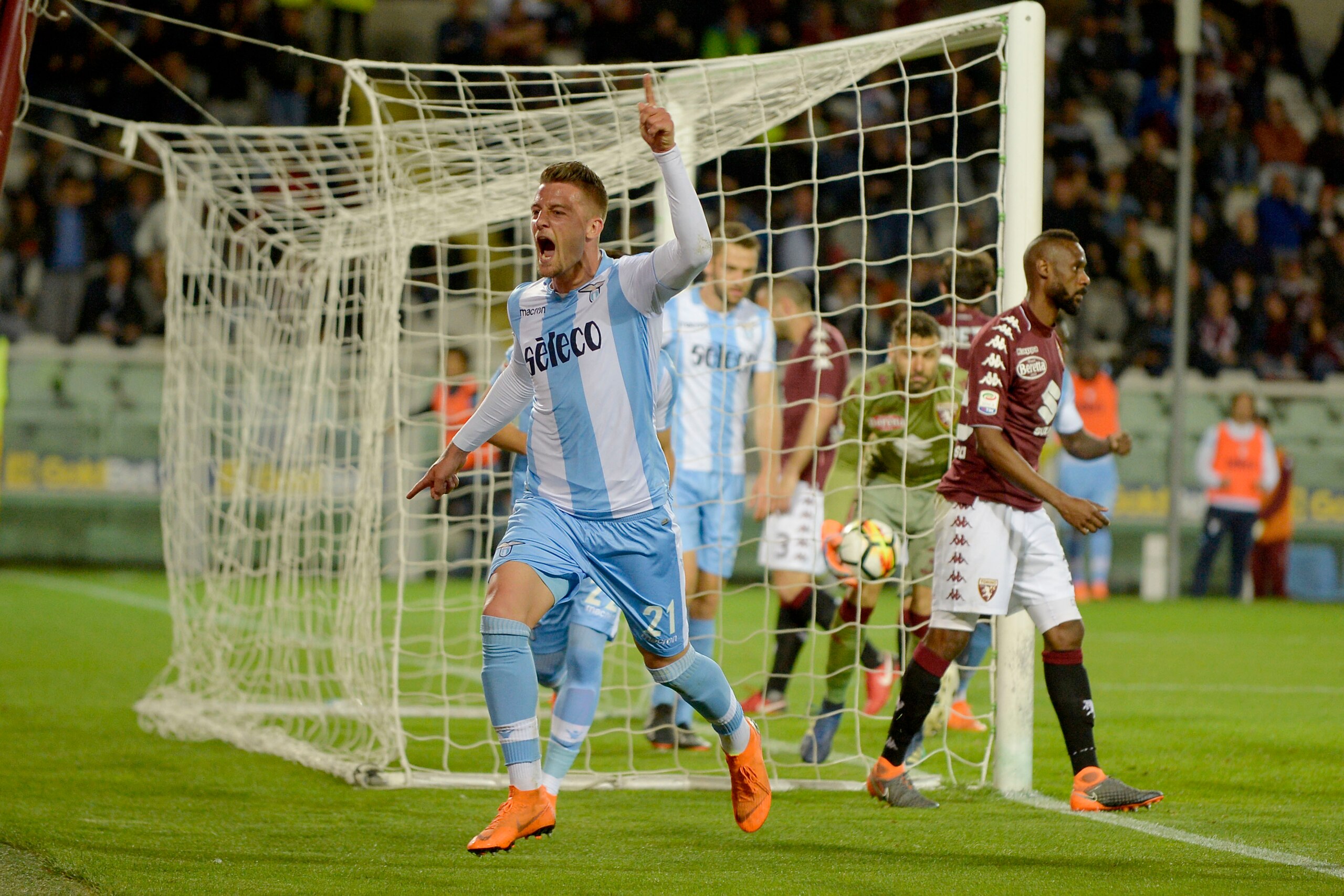 TURIN, TORINO - APRIL 29:  Sergej Milinkovic Savic of SS Lazio celebrate a opening goal during the serie A match between Torino FC and SS Lazio at Stadio Olimpico di Torino on April 29, 2018 in Turin, Italy.  (Photo by Marco Rosi/Getty Images)