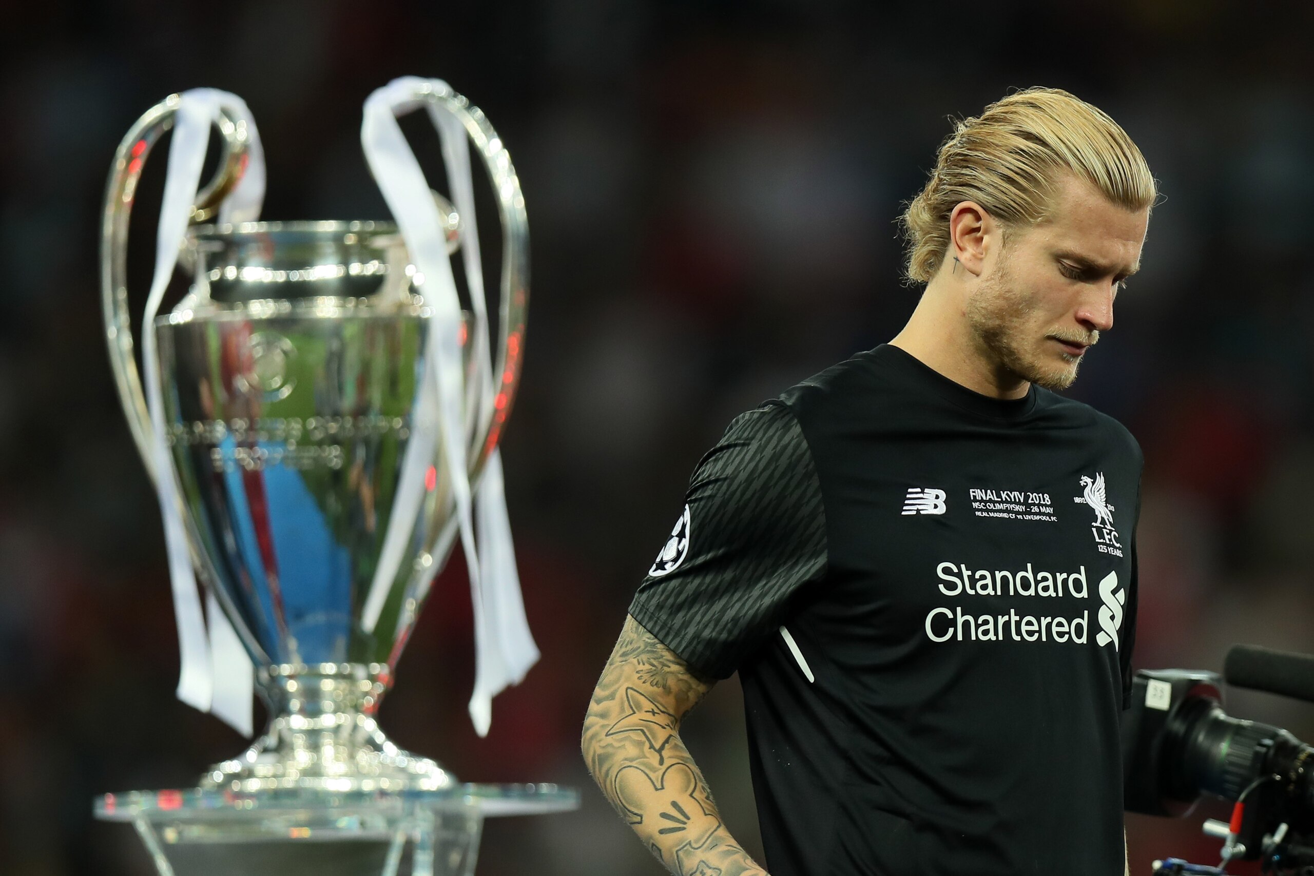 KIEV, UKRAINE - MAY 26: A dejected goalkeeper Loris Karius of Liverpool walks past the trophy with his losers medal during the UEFA Champions League final between Real Madrid and Liverpool on May 26, 2018 in Kiev, Ukraine. (Photo by Matthew Ashton - AMA KIEV, UKRAINE - MAY 26: A dejected goalkeeper Loris Karius of Liverpool walks past the trophy with his losers medal during the UEFA Champions League final between Real Madrid and Liverpool on May 26, 2018 in Kiev, Ukraine. (Photo by Matthew Ashton - AMA