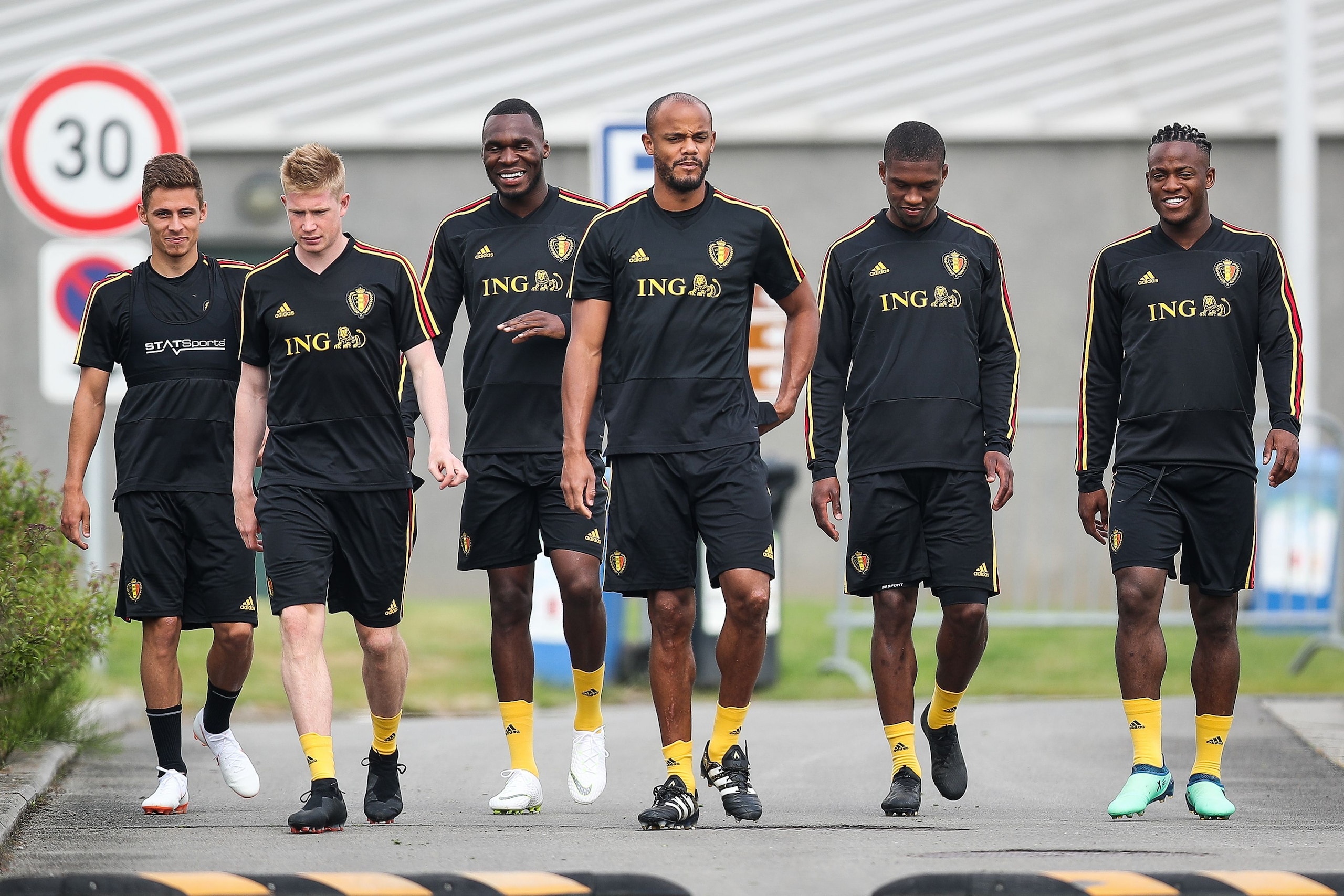 Players of the Belgian national football team Red Devils, (From L) Thorgan Hazard, Kevin De Bruyne, Christian Benteke, Vincent Kompany, Christian Kabasele and Michy Batshuayi arrive for a training session on May 23, 2018, in Tubize. - At the start of the 