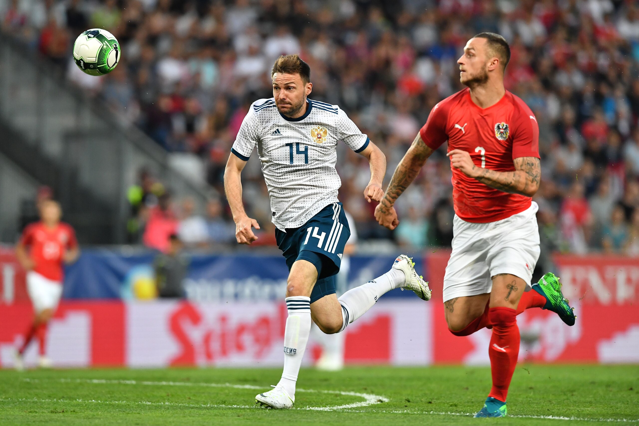 Russia's Vladimir Granat (L) and Austria's Marko Arnautovic vie during their international friendly football match between Austria and Russia at Tivoli stadium in Innsbruck, Austria on May 30, 2018. (Photo by JOE KLAMAR / AFP)        (Photo credit should 