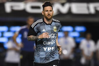 BUENOS AIRES, ARGENTINA - MAY 29: Lionel Messi of Argentina warms up before an international friendly match between Argentina and Haiti at Alberto J. Armando Stadium on May 29, 2018 in Buenos Aires, Argentina. (Photo by Marcelo Endelli/Getty Images)