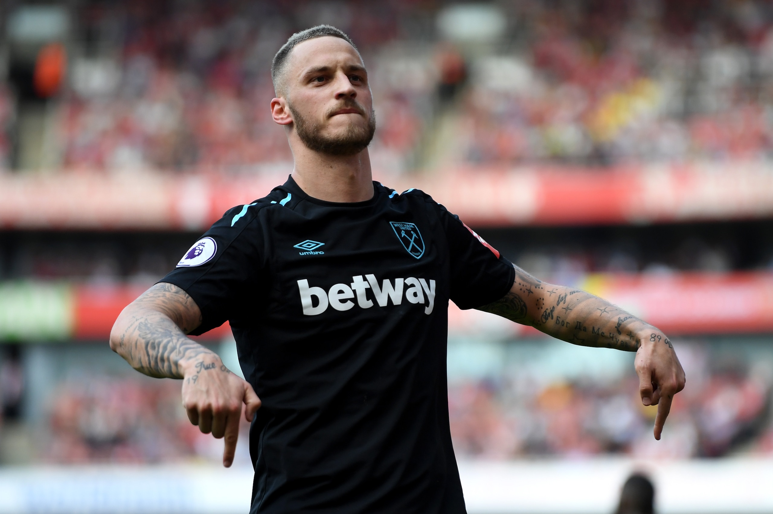 LONDON, ENGLAND - APRIL 22:  Marko Arnautovic of West Ham United celebrates scoring his side's first goal during the Premier League match between Arsenal and West Ham United at Emirates Stadium on April 22, 2018 in London, England.  (Photo by Mike Hewitt/