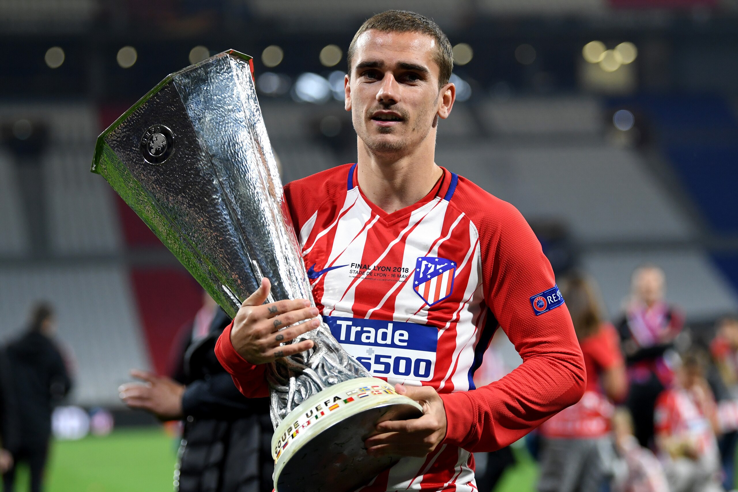LYON, FRANCE - MAY 16:  Antoine Griezmann of Atletico Madrid celebrates with the trophy following the UEFA Europa League Final between Olympique de Marseille and Club Atletico de Madrid at Stade de Lyon on May 16, 2018 in Lyon, France.  (Photo by Matthias
