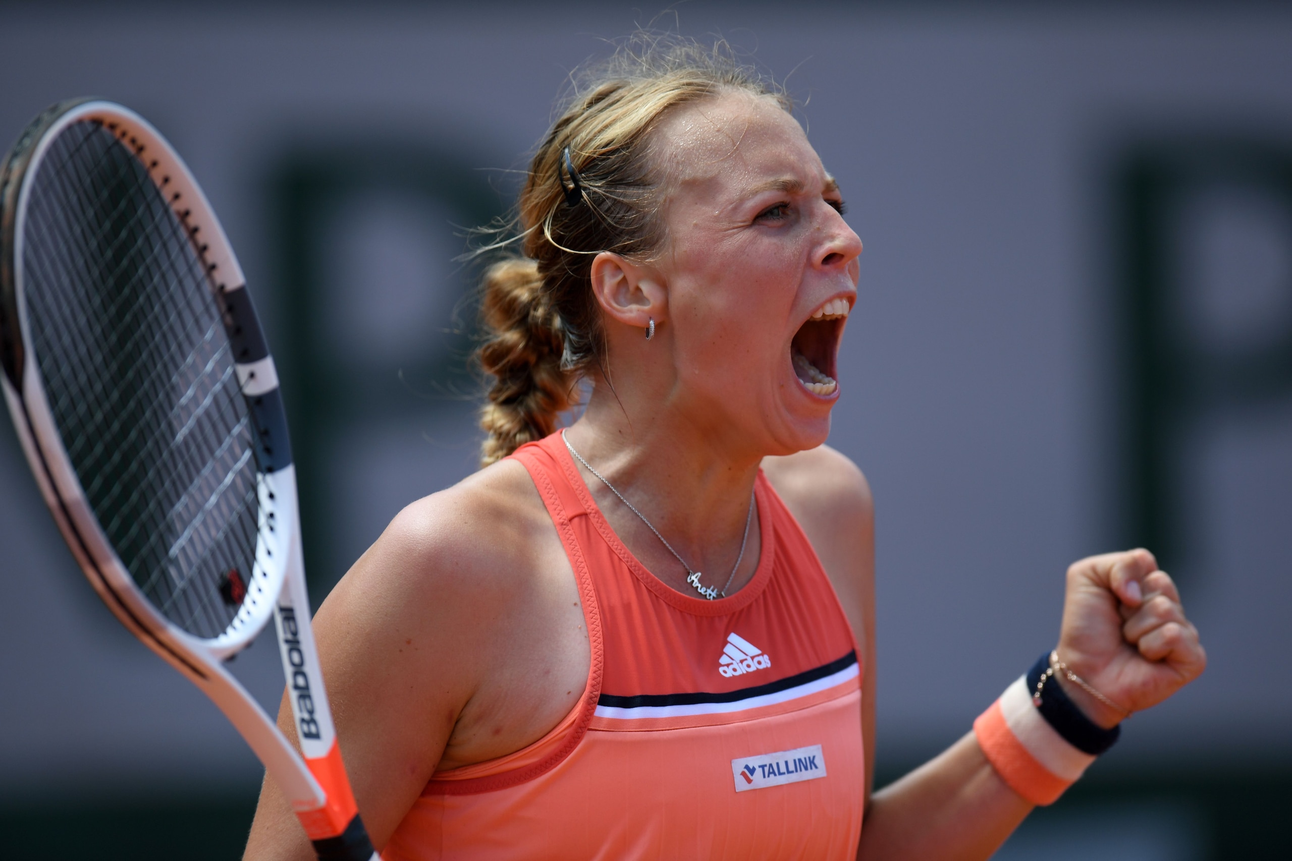 Estonia's Anett Kontaveit celebrates after victory over Czech Republic's Petra Kvitová during their women's singles third round match on day seven of The Roland Garros 2018 French Open tennis tournament in Paris on June 2, 2018. (Photo by CHRISTOPHE ARCHA Estonia's Anett Kontaveit celebrates after victory over Czech Republic's Petra Kvitová during their women's singles third round match on day seven of The Roland Garros 2018 French Open tennis tournament in Paris on June 2, 2018. (Photo by CHRISTOPHE ARCHA