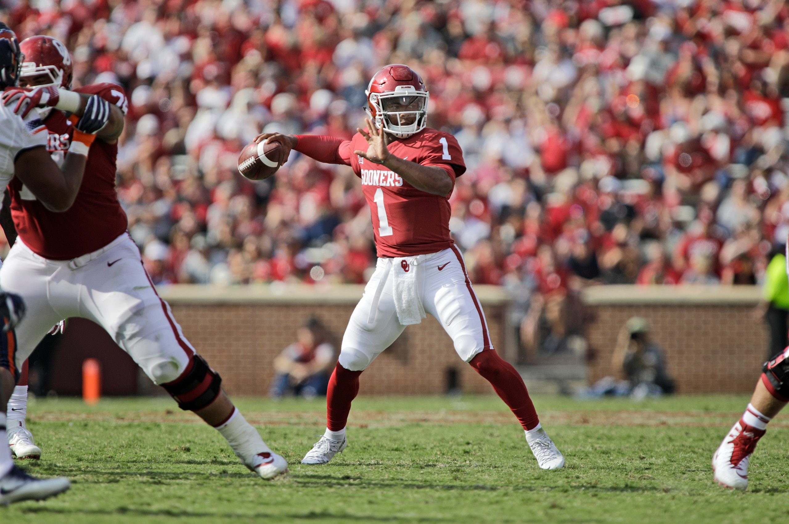NORMAN, OK - SEPTEMBER 02: Quarterback Kyler Murray #1 of the Oklahoma Sooners looks to throw against the UTEP Miners at Gaylord Family Oklahoma Memorial Stadium on September 2, 2017 in Norman, Oklahoma. Oklahoma defeated UTEP 56-7. (Photo by Brett Deerin