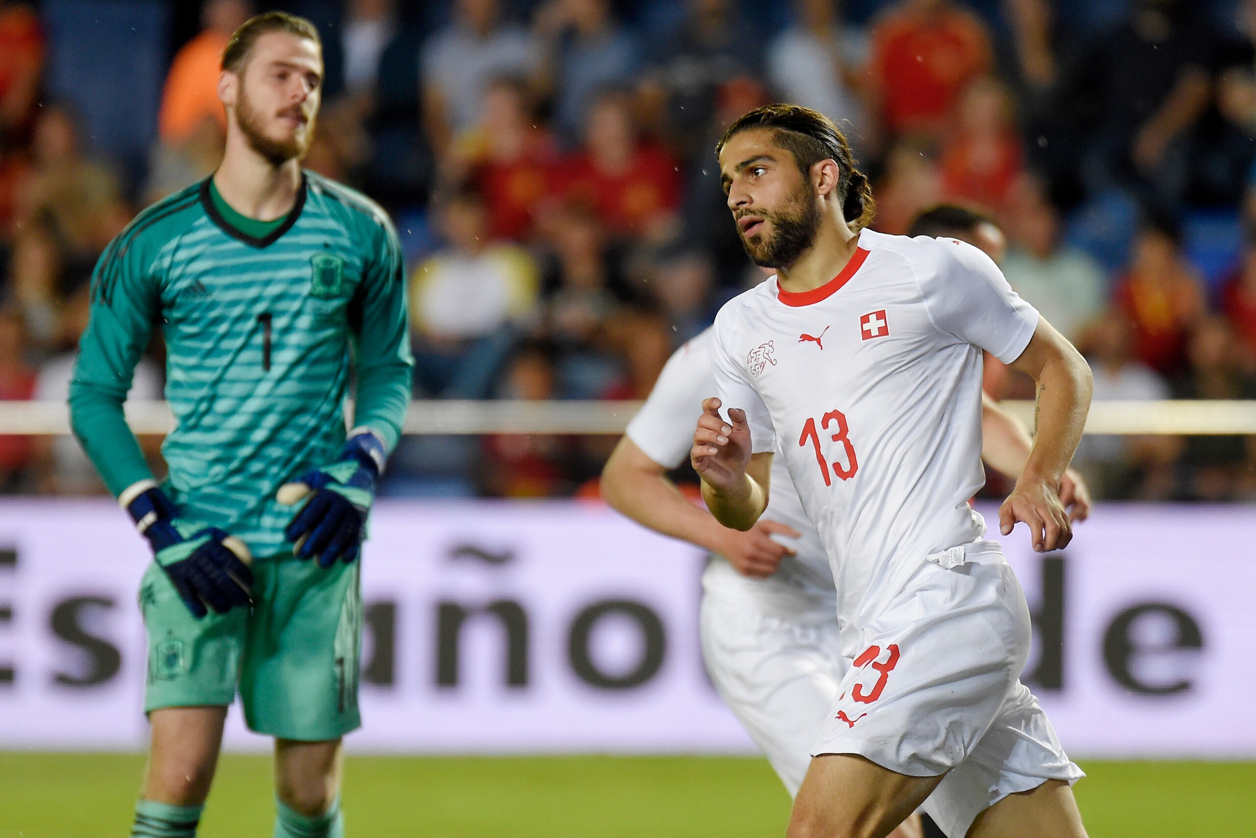 Switzerland's defender Ricardo Rodriguez (R) celebrates a goal beside Spain's goalkeeper David de Gea during the international friendly football match between Spain and Switzerland at La Ceramica stadium in Vila-real on June 3, 2018. (Photo by JOSE JORDAN