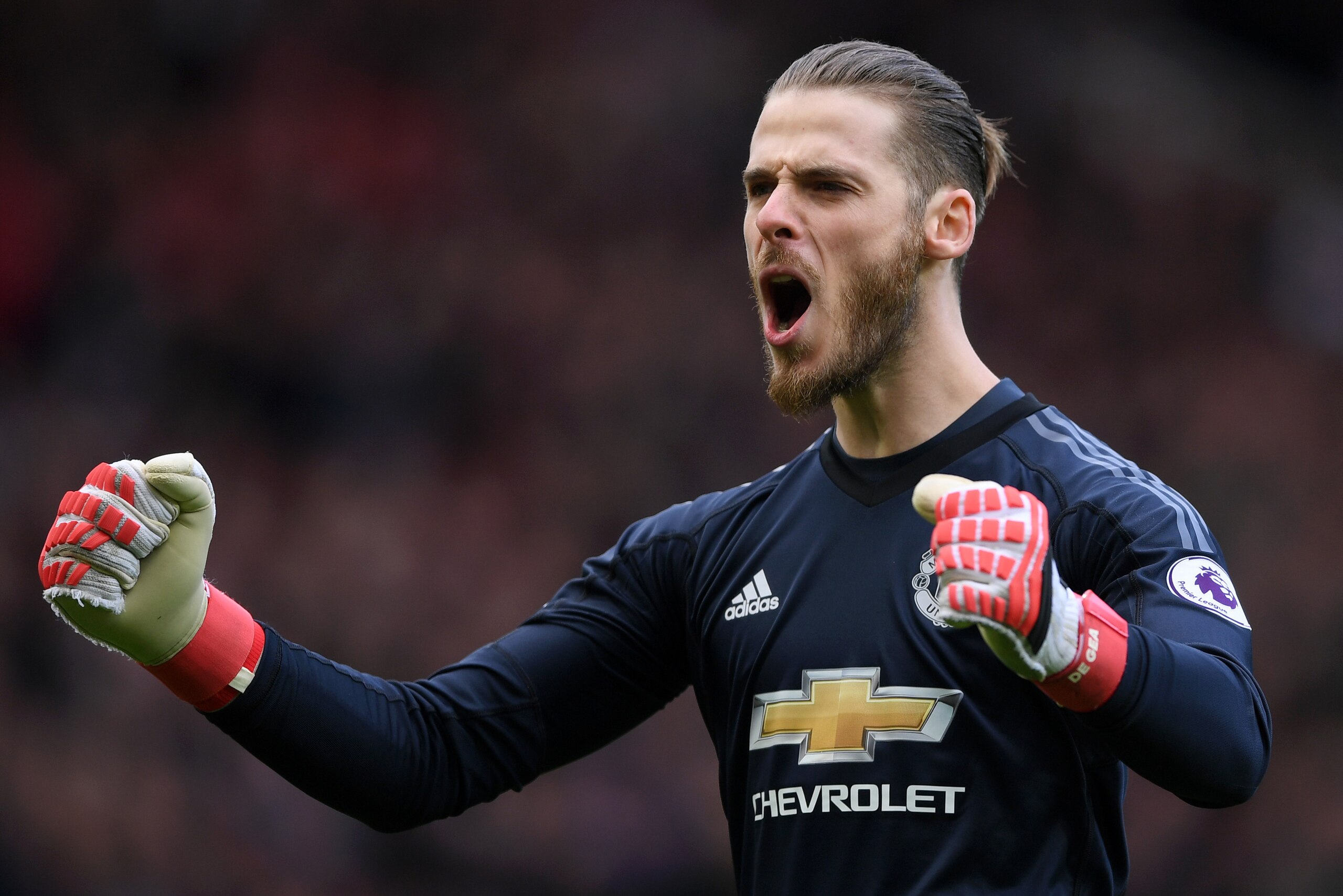 MANCHESTER, ENGLAND - APRIL 29: David De Gea of Manchester United celebrates his sides first goal during the Premier League match between Manchester United and Arsenal at Old Trafford on April 29, 2018 in Manchester, England. (Photo by Shaun Botterill/G MANCHESTER, ENGLAND - APRIL 29: David De Gea of Manchester United celebrates his sides first goal during the Premier League match between Manchester United and Arsenal at Old Trafford on April 29, 2018 in Manchester, England. (Photo by Shaun Botterill/G