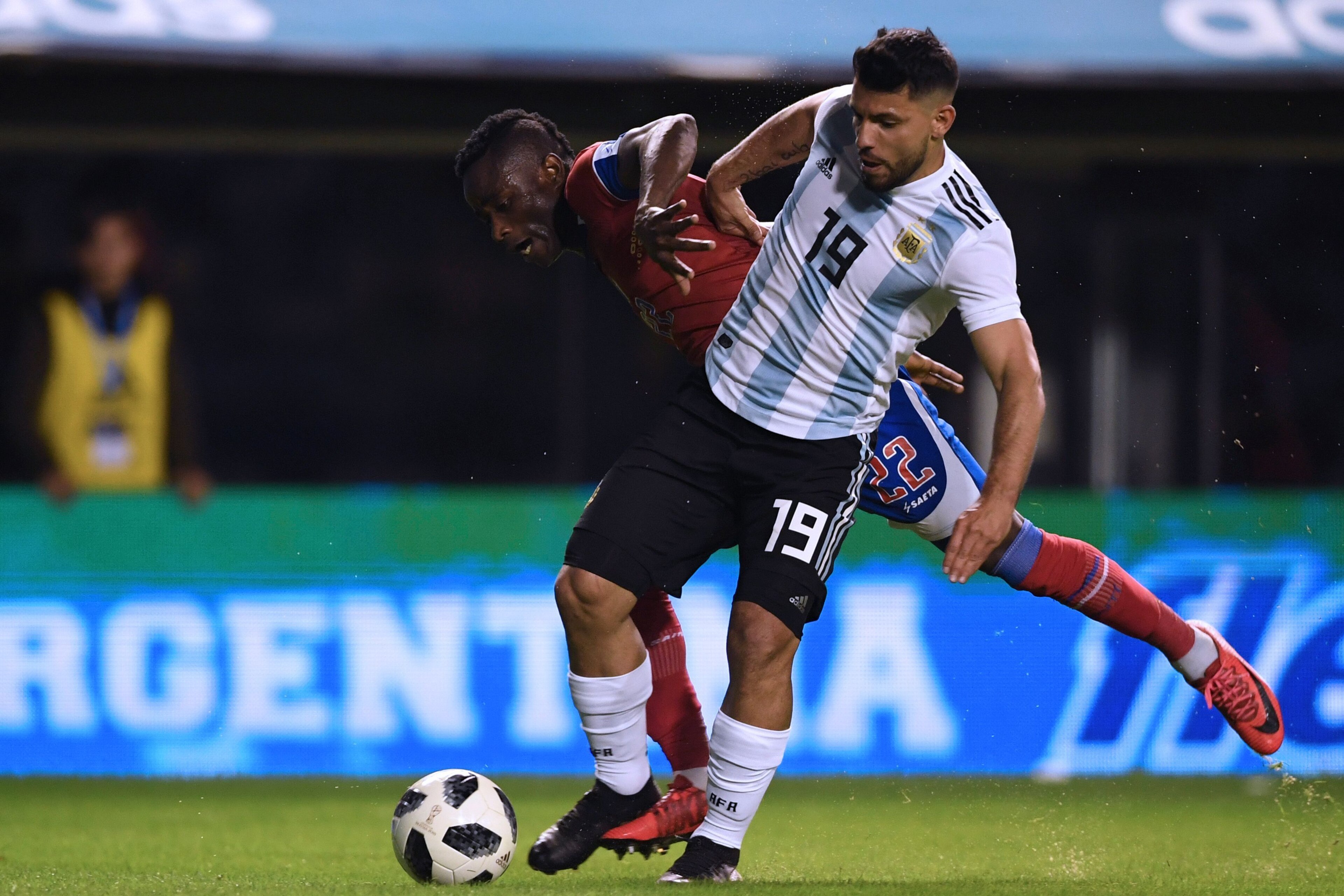 Argentina's Sergio Aguero (R) vies for the ball with Haiti's Alex Christian during their international friendly football match at Boca Juniors' stadium La Bombonera in Buenos Aires, on May 29, 2018. (Photo by Eitan ABRAMOVICH / AFP)        (Photo credit s