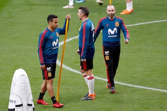 MADRID, SPAIN - MARCH 26: Thiago Alcantara of Spain, Iago Aspas of Spain and Andres Iniesta of Spain look on during a training session on March 26, 2018 in Madrid, Spain. (Photo by TF-Images/Getty Images)
