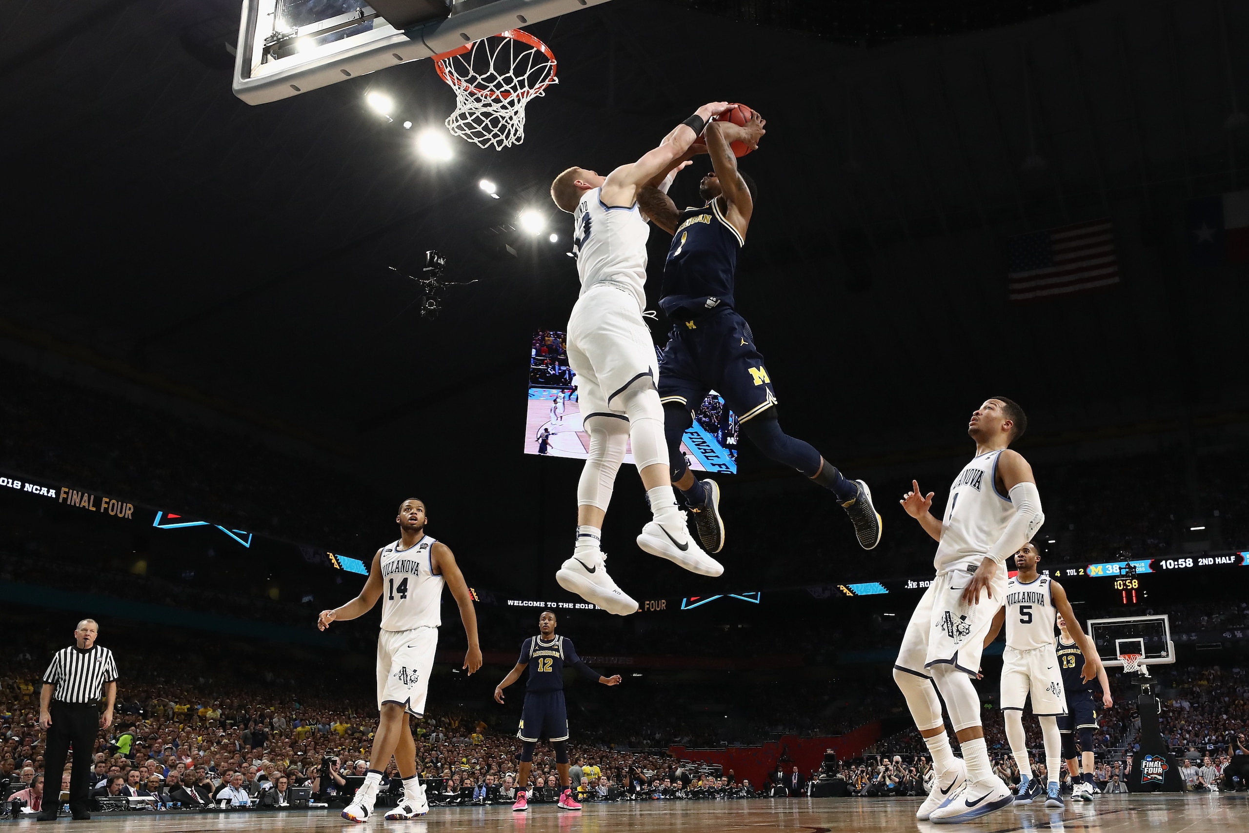 SAN ANTONIO, TX - APRIL 02: Donte DiVincenzo #10 of the Villanova Wildcats defends Charles Matthews #1 of the Michigan Wolverines in the second half during the 2018 NCAA Men's Final Four National Championship game at the Alamodome on April 2, 2018 in San SAN ANTONIO, TX - APRIL 02: Donte DiVincenzo #10 of the Villanova Wildcats defends Charles Matthews #1 of the Michigan Wolverines in the second half during the 2018 NCAA Men's Final Four National Championship game at the Alamodome on April 2, 2018 in San