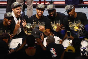 CLEVELAND, OH - JUNE 08:  Andre Iguodala #9, Klay Thompson #11, Stephen Curry #30, Draymond Green #23 and Kevin Durant #35 of the Golden State Warriors celebrate after defeating the Cleveland Cavaliers during Game Four of the 2018 NBA Finals at Quicken Lo