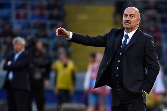 Russia's coach Stanislav Cherchesov gestures from the touchline during an international friendly football match between Russia and Turkey at Moscow's VEB Arena on June 5, 2018. (Photo by Alexander NEMENOV / AFP)        (Photo credit should read ALEXANDER 