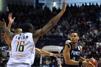 France's Elie Okobo (R) is challenged by  Belgium's  Kevin Tumba during the FIBA Basketball World Cup 2019 qualifying match between France and Belgium at the Palais des Sports Jean Weille in Nancy, eastern France, on February 25, 2018. / AFP PHOTO / JEAN-