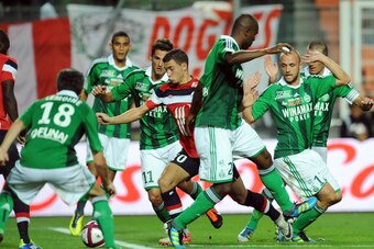 Lille's Belgian forward Eden Hazard (C) vies with Saint-Etienne's players during the French L1 football match Saint-Etienne versus Lille on September 10, 2011 at the Geoffroy-Guichard stadium in Saint-Etienne.  AFP PHOTO PHILIPPE MERLE (Photo credit shoul