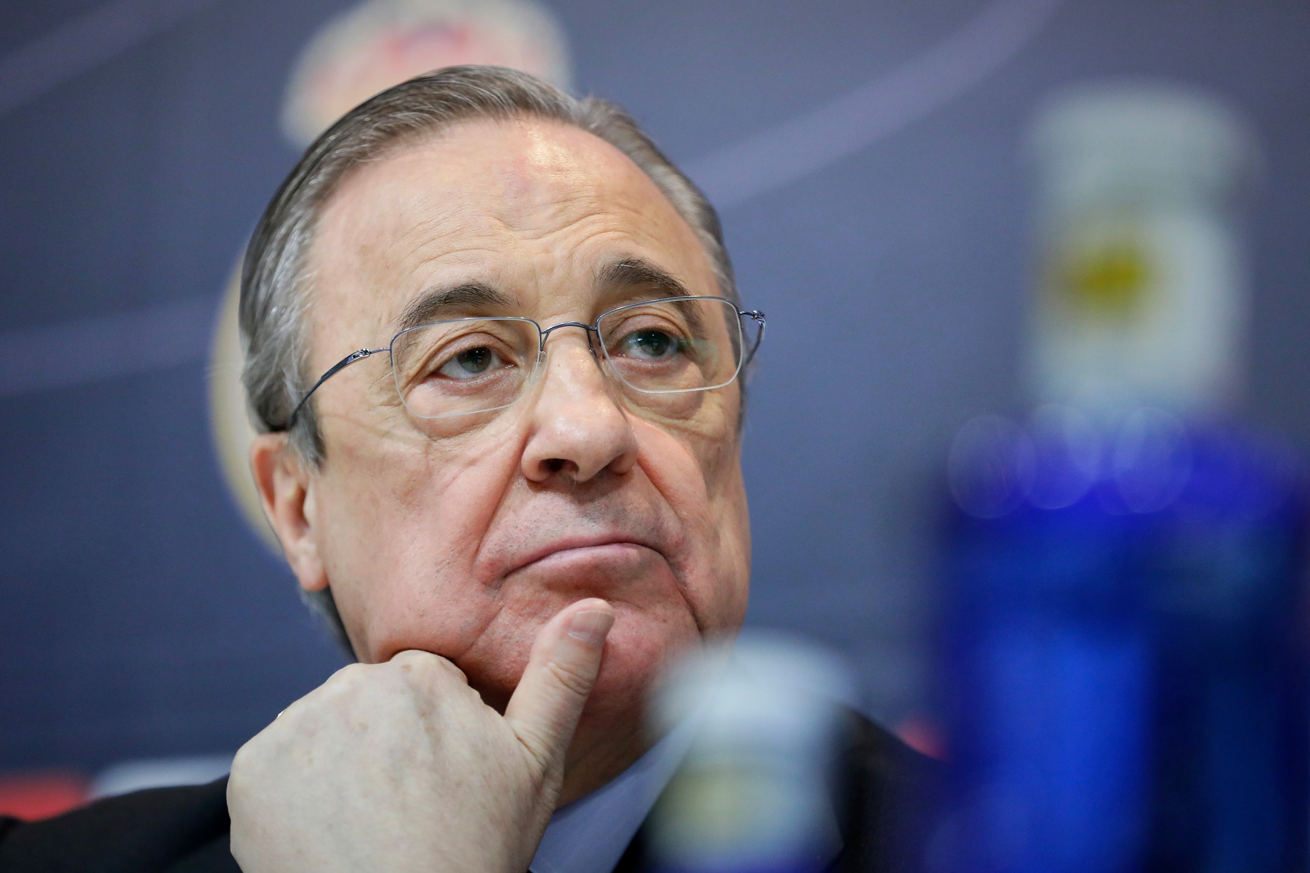 MADRID, SPAIN - MAY 31: Real Madrid CF president Florentino Perez reacts as he listens to Zinedine Zidane during a press conference to announce his resignation as Real Madrid coach at Valdebebas Sport City on May 31, 2018 in Madrid, Spain. Zidane steps do MADRID, SPAIN - MAY 31: Real Madrid CF president Florentino Perez reacts as he listens to Zinedine Zidane during a press conference to announce his resignation as Real Madrid coach at Valdebebas Sport City on May 31, 2018 in Madrid, Spain. Zidane steps do