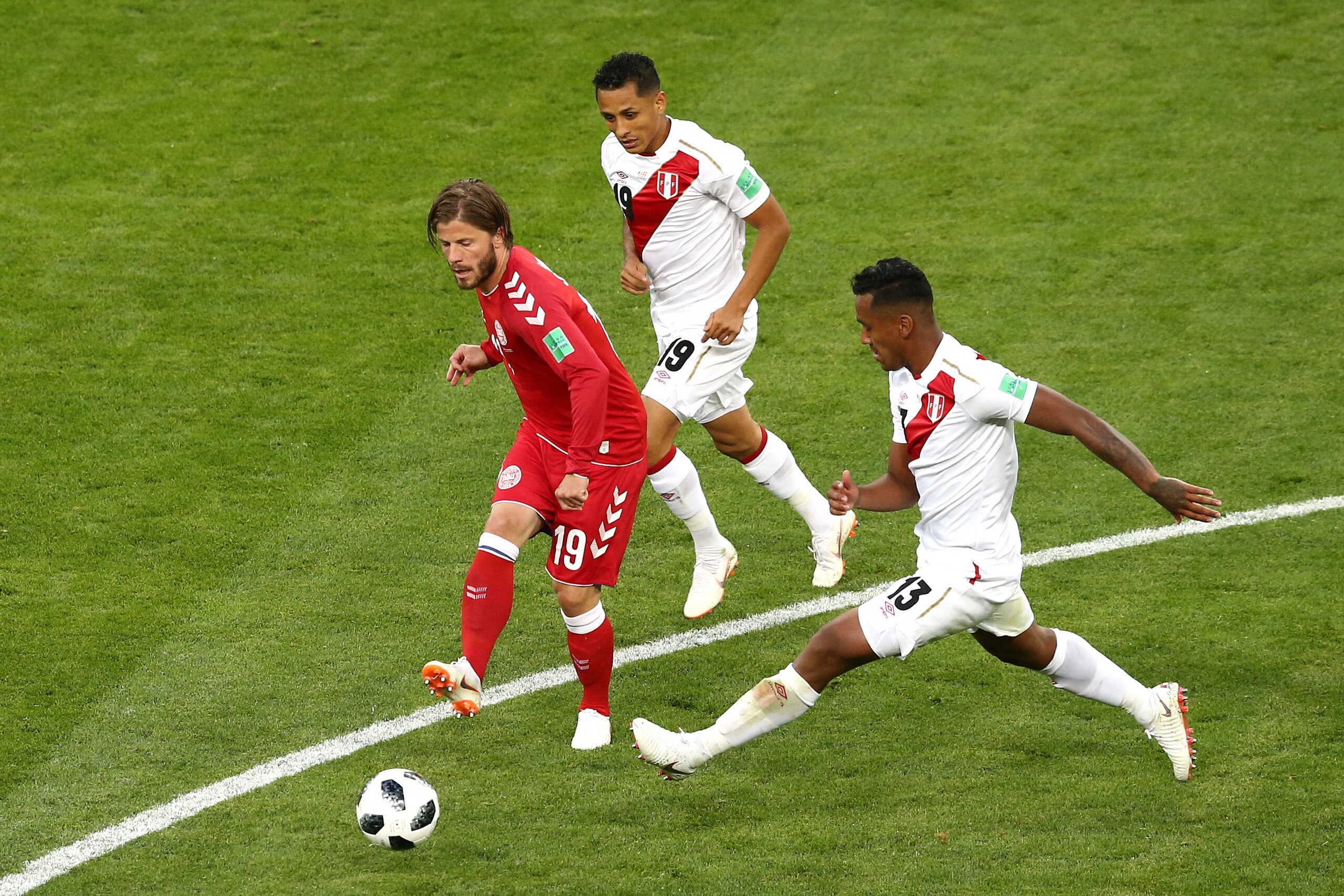 SARANSK, RUSSIA - JUNE 16: Yoshimar Yotun and Renato Tapia of Peru put pressure on Lasse Schone of Denmark during the 2018 FIFA World Cup Russia group C match between Peru and Denmark at Mordovia Arena on June 16, 2018 in Saransk, Russia.  (Photo by Jan K