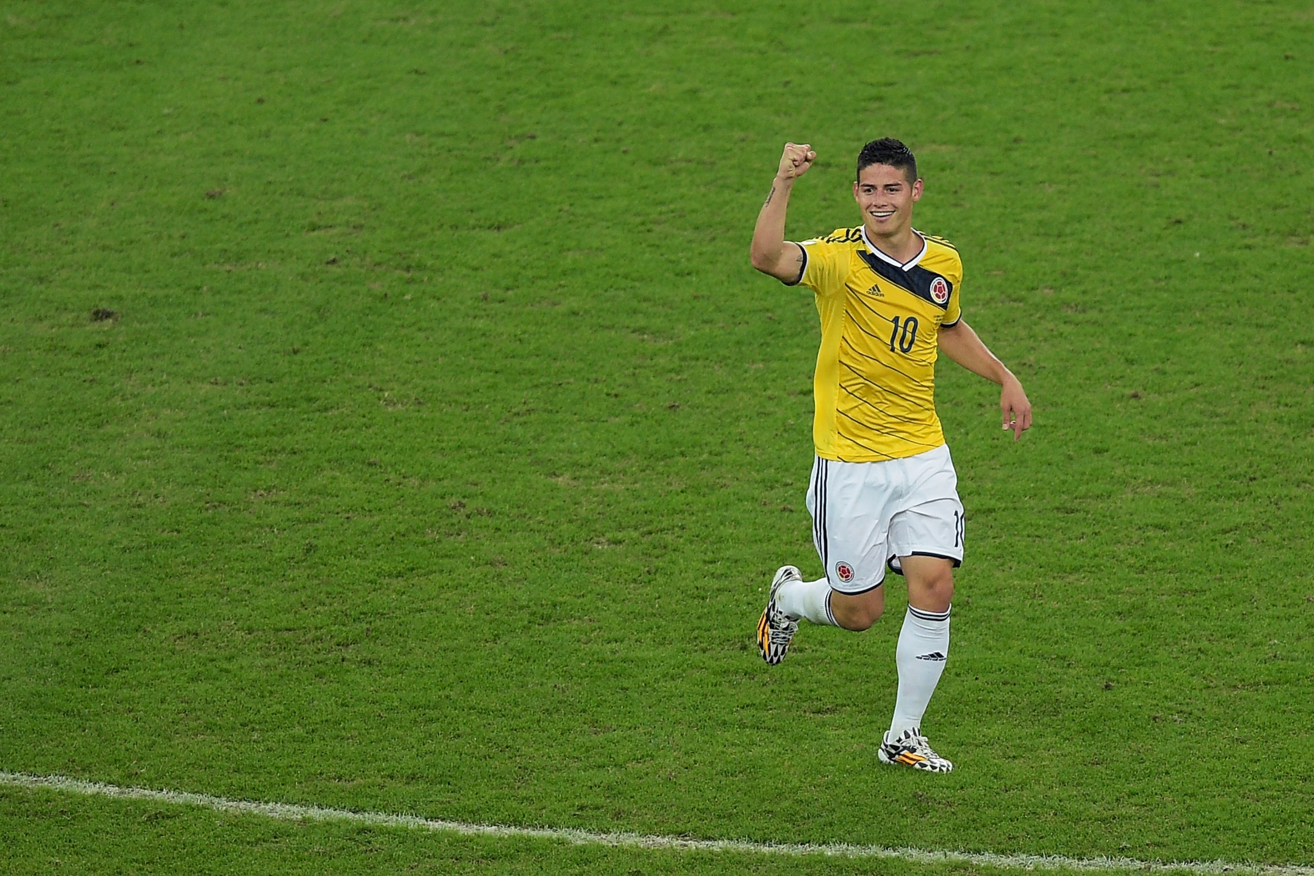 RIO DE JANEIRO, BRAZIL - JUNE 28:  James Rodriguez of Colombia celebrates scoring his team's second goal and his second of the game during the 2014 FIFA World Cup Brazil round of 16 match between Colombia and Uruguay at Maracana on June 28, 2014 in Rio de
