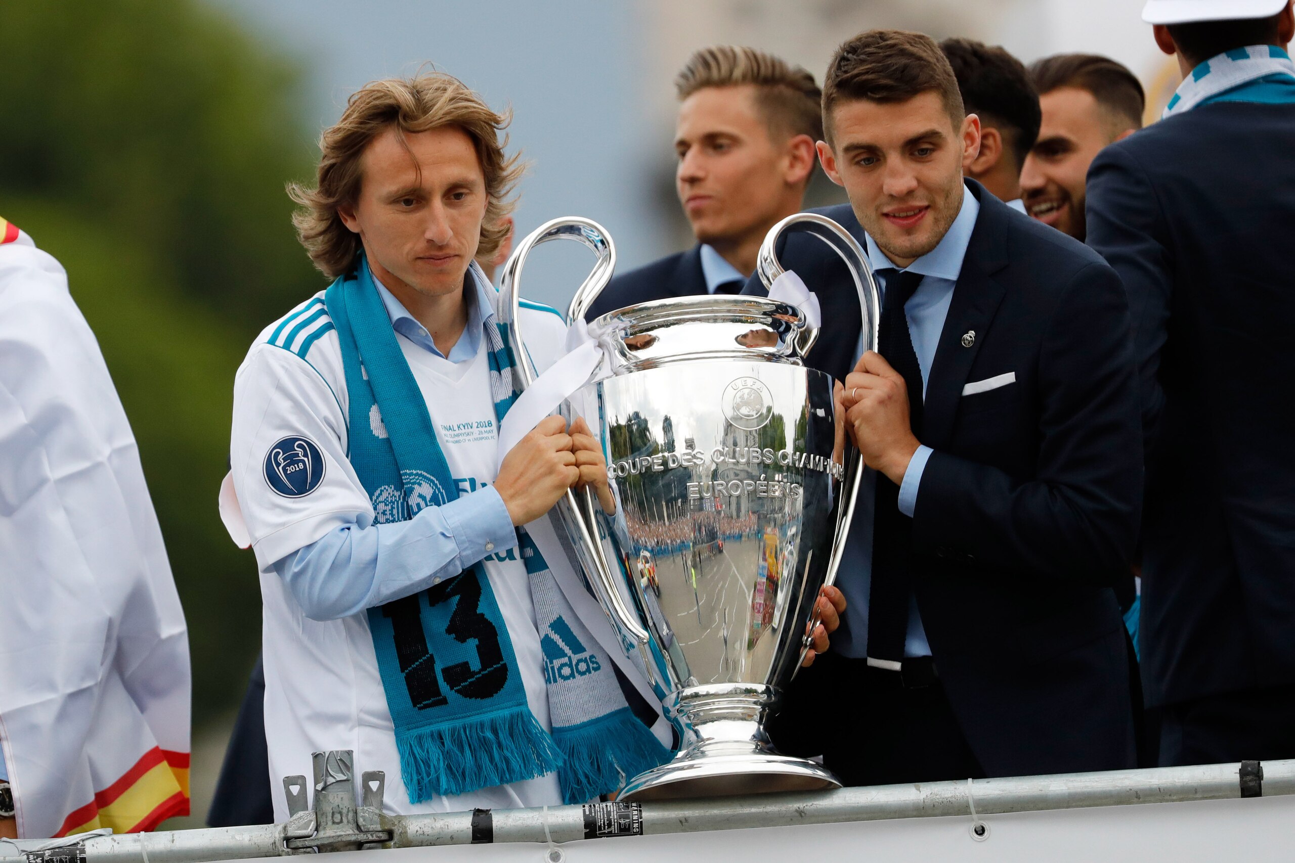 MADRID, SPAIN - MAY 27: Luka Modric of Real Madrid and Mateo Kovacic of Real Madrid celebrate with the trophy after winning yesterday's Uefa Champions League Final match at Cibeles Square on May 27, 2018 in Madrid, Spain. (Photo by TF-Images/Getty Images) MADRID, SPAIN - MAY 27: Luka Modric of Real Madrid and Mateo Kovacic of Real Madrid celebrate with the trophy after winning yesterday's Uefa Champions League Final match at Cibeles Square on May 27, 2018 in Madrid, Spain. (Photo by TF-Images/Getty Images)