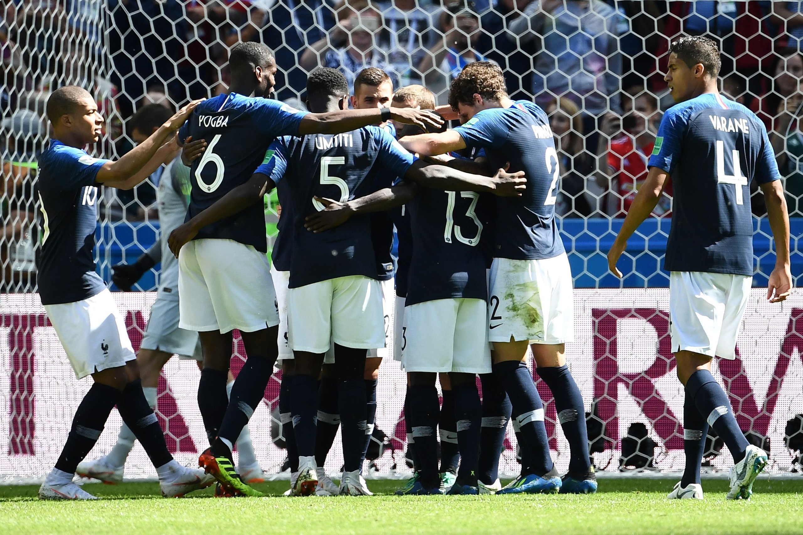 France team celebrate a goal after shooting a penalty kick during the Russia 2018 World Cup Group C football match between France and Australia at the Kazan Arena in Kazan on June 16, 2018. (Photo by FRANCK FIFE / AFP) / RESTRICTED TO EDITORIAL USE - NO M France team celebrate a goal after shooting a penalty kick during the Russia 2018 World Cup Group C football match between France and Australia at the Kazan Arena in Kazan on June 16, 2018. (Photo by FRANCK FIFE / AFP) / RESTRICTED TO EDITORIAL USE - NO M