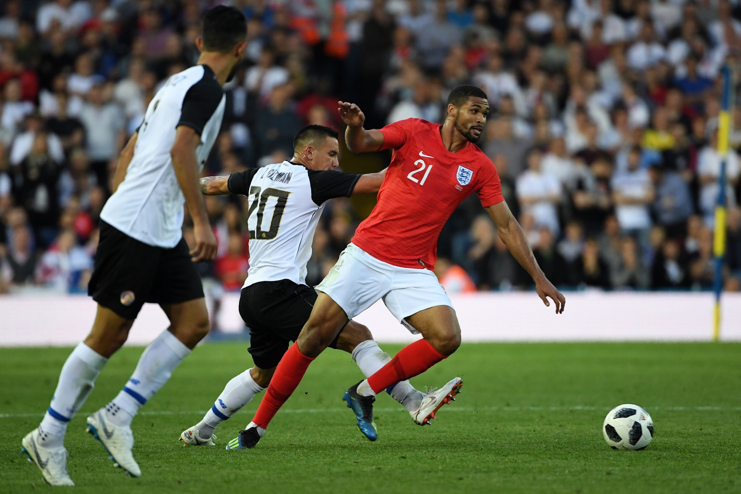England's midfielder Ruben Loftus-Cheek (R) vies with Costa Rica's midfielder David Guzman during the International friendly football match between England and Costa Rica at Elland Road, Leeds in northern England on June 7, 2018. - England won the game 2-