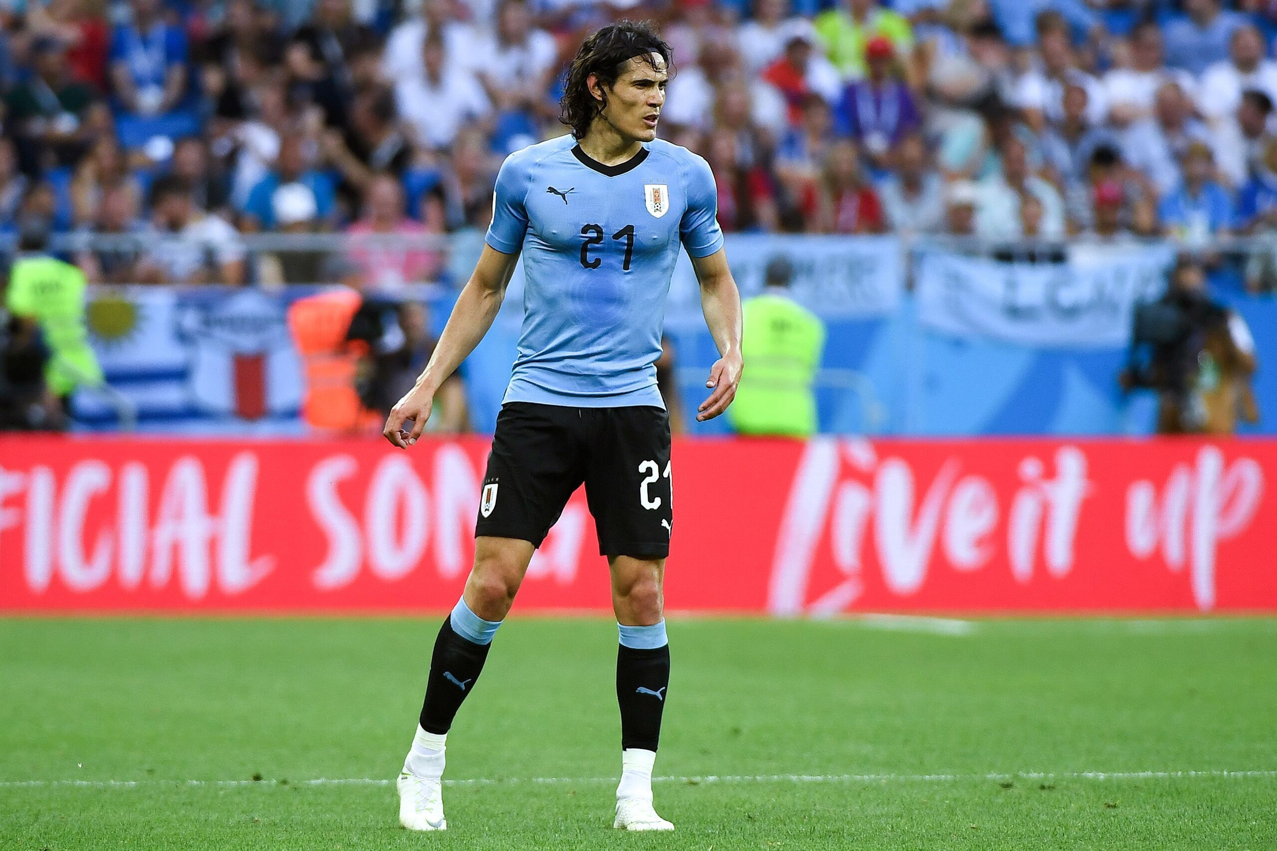 Uruguay's forward Edinson Cavani stands on the pitch during the Russia 2018 World Cup Group A football match between Uruguay and Saudi Arabia at the Rostov Arena in Rostov-On-Don on June 20, 2018. (Photo by Khaled DESOUKI / AFP) / RESTRICTED TO EDITORIAL 