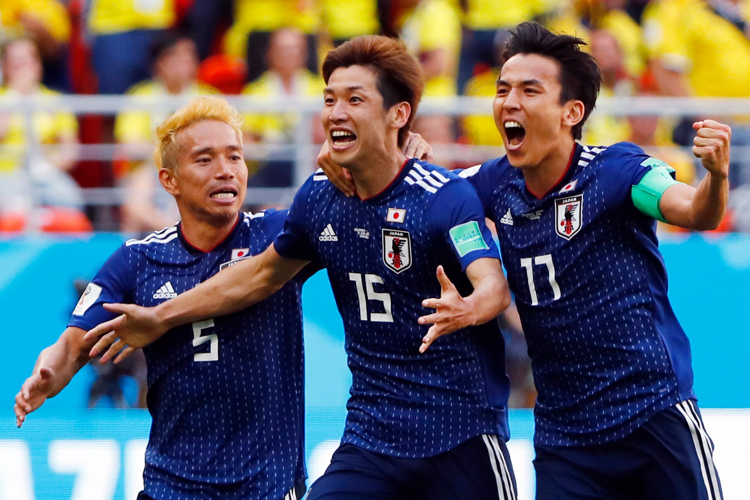 TOPSHOT - Japan's forward Yuya Osako (C) celebrates with Japan's defender Yuto Nagatomo (L) and Japan's midfielder Makoto Hasebe after scoring a goal during the Russia 2018 World Cup Group H football match between Colombia and Japan at the Mordovia Arena 