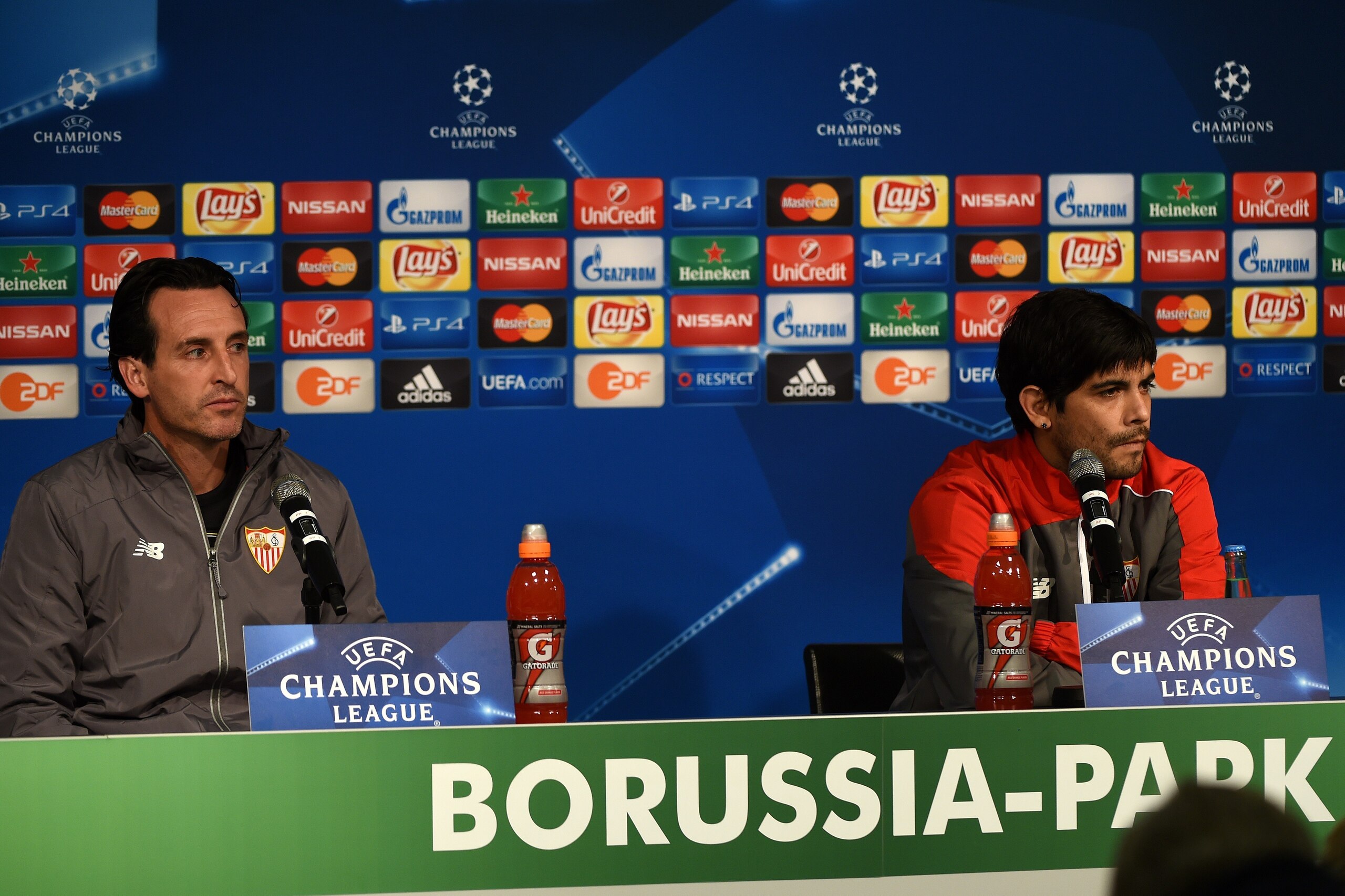 Sevilla´s head coach Unai Emery (L) and Sevilla´s Argentinian midfielder Ever Banega (R) attend a press conference on the eve of the Group D, second-leg UEFA Champions League football match Borussia Moenchengladbach vs FC Sevilla in Moenchengladbach, west Sevilla´s head coach Unai Emery (L) and Sevilla´s Argentinian midfielder Ever Banega (R) attend a press conference on the eve of the Group D, second-leg UEFA Champions League football match Borussia Moenchengladbach vs FC Sevilla in Moenchengladbach, west