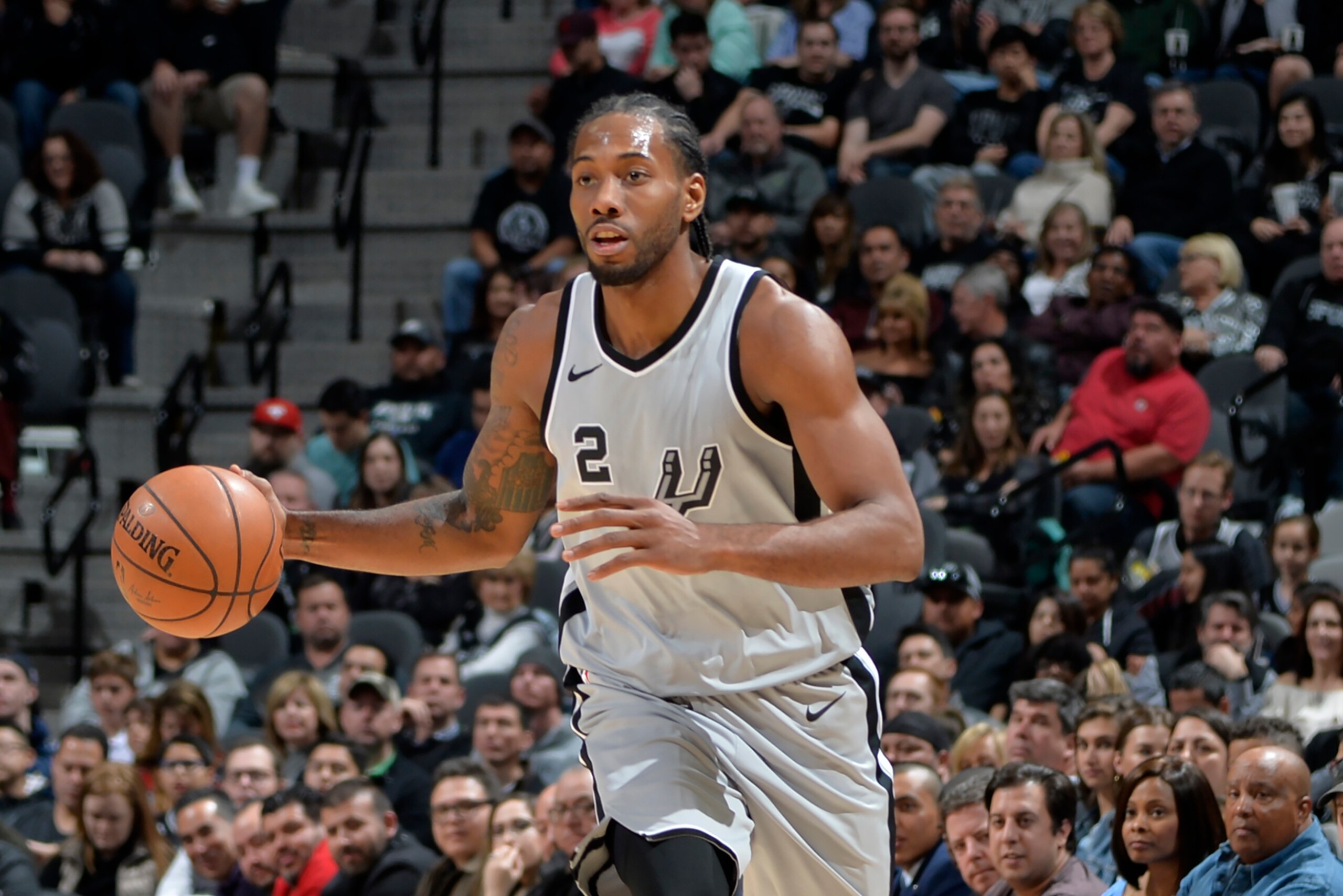 SAN ANTONIO, TX - JANUARY 13:  Kawhi Leonard #2 of the San Antonio Spurs handles the ball against the Denver Nuggets on January 13, 2018 at the AT&T Center in San Antonio, Texas. NOTE TO USER: User expressly acknowledges and agrees that, by downloading an