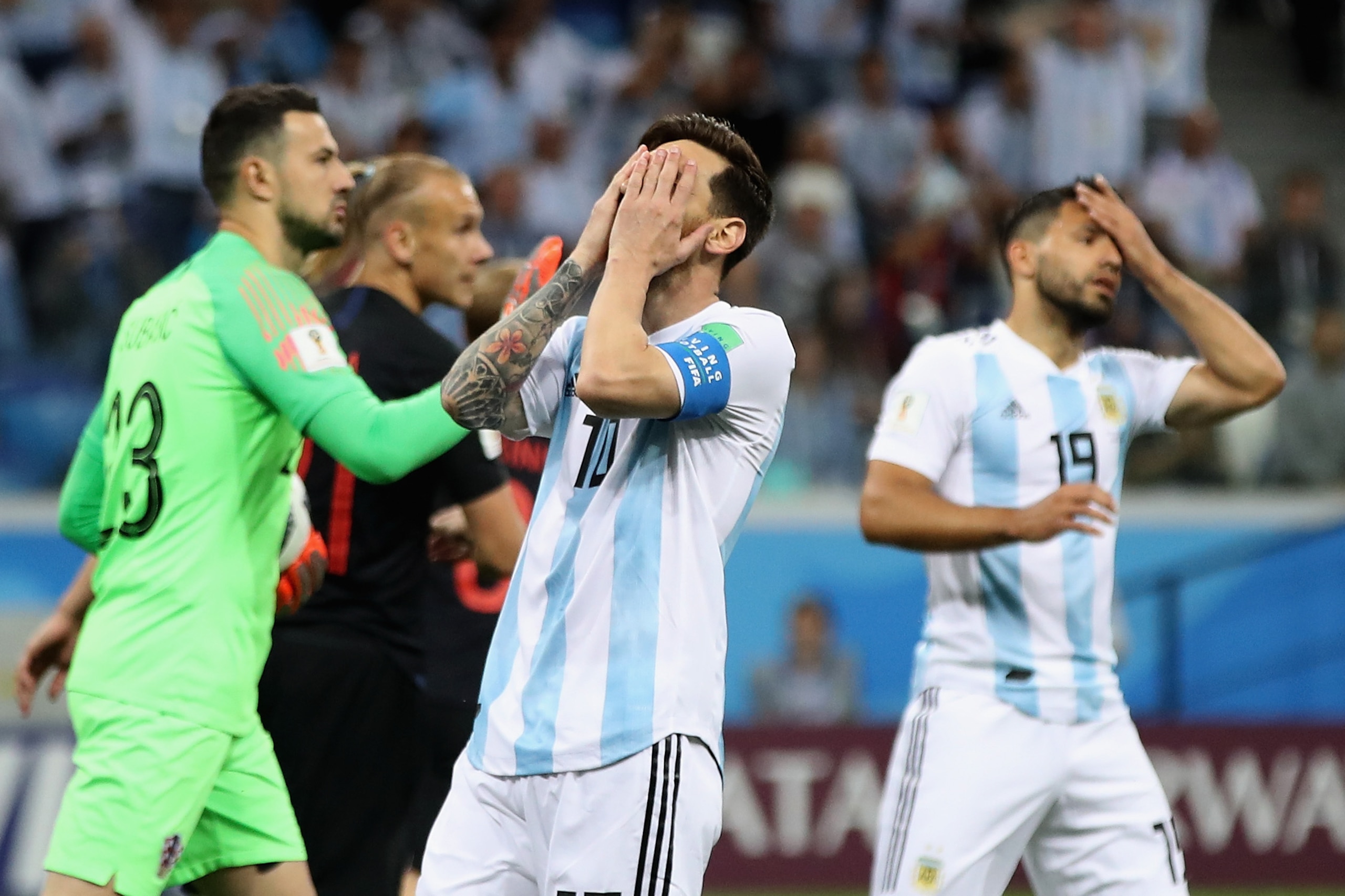 NIZHNIY NOVGOROD, RUSSIA - JUNE 21:  Lionel Messi and team mate Sergio Aguero of Argentina show their dejection during the 2018 FIFA World Cup Russia group D match between Argentina and Croatia at Nizhniy Novgorod Stadium on June 21, 2018 in Nizhniy Novgo