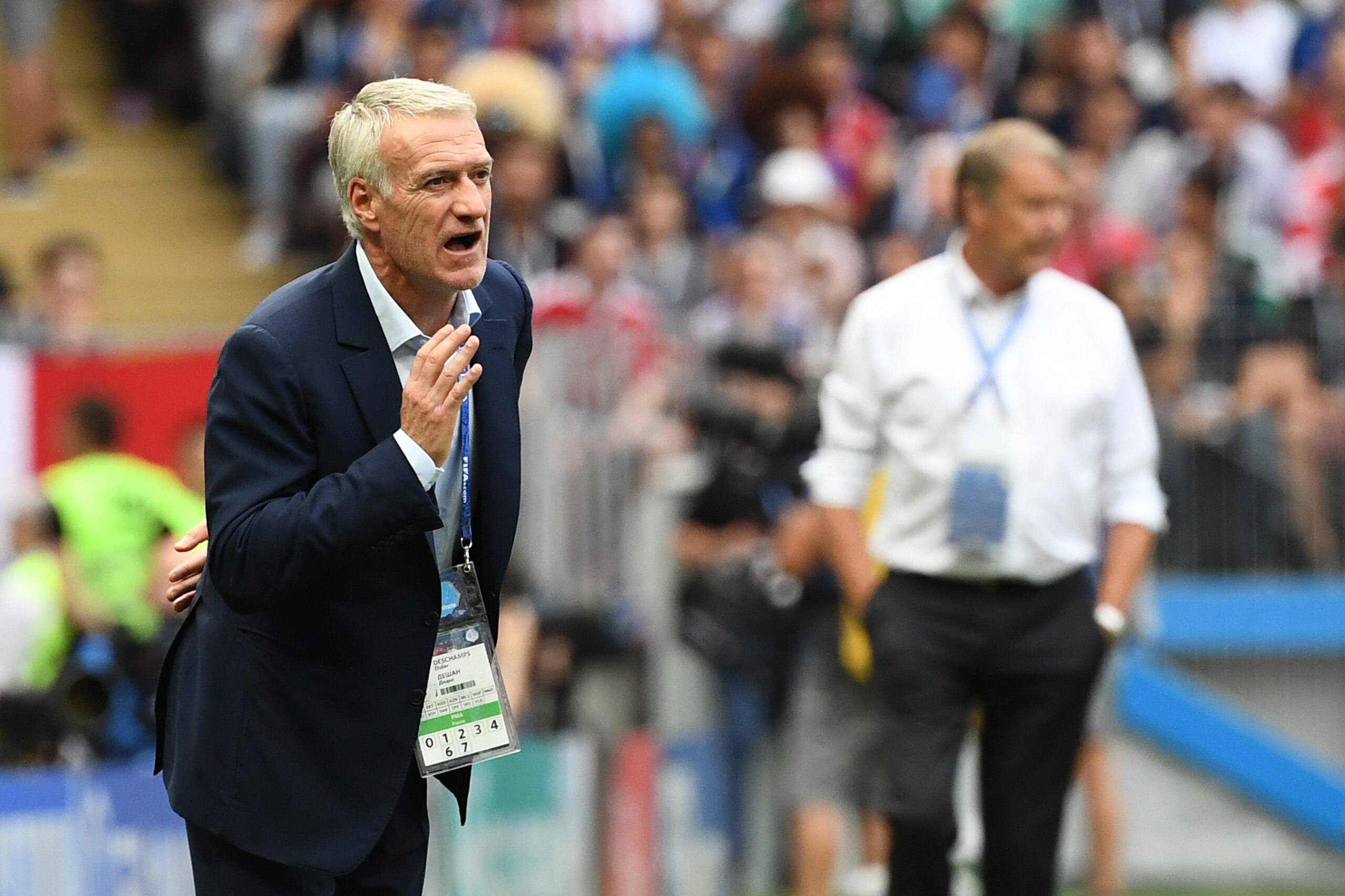 France's head coach Didier Deschamps shouts from the sideline during the Russia 2018 World Cup Group C football match between Denmark and France at the Luzhniki Stadium in Moscow on June 26, 2018. (Photo by FRANCK FIFE / AFP) / RESTRICTED TO EDITORIAL USE