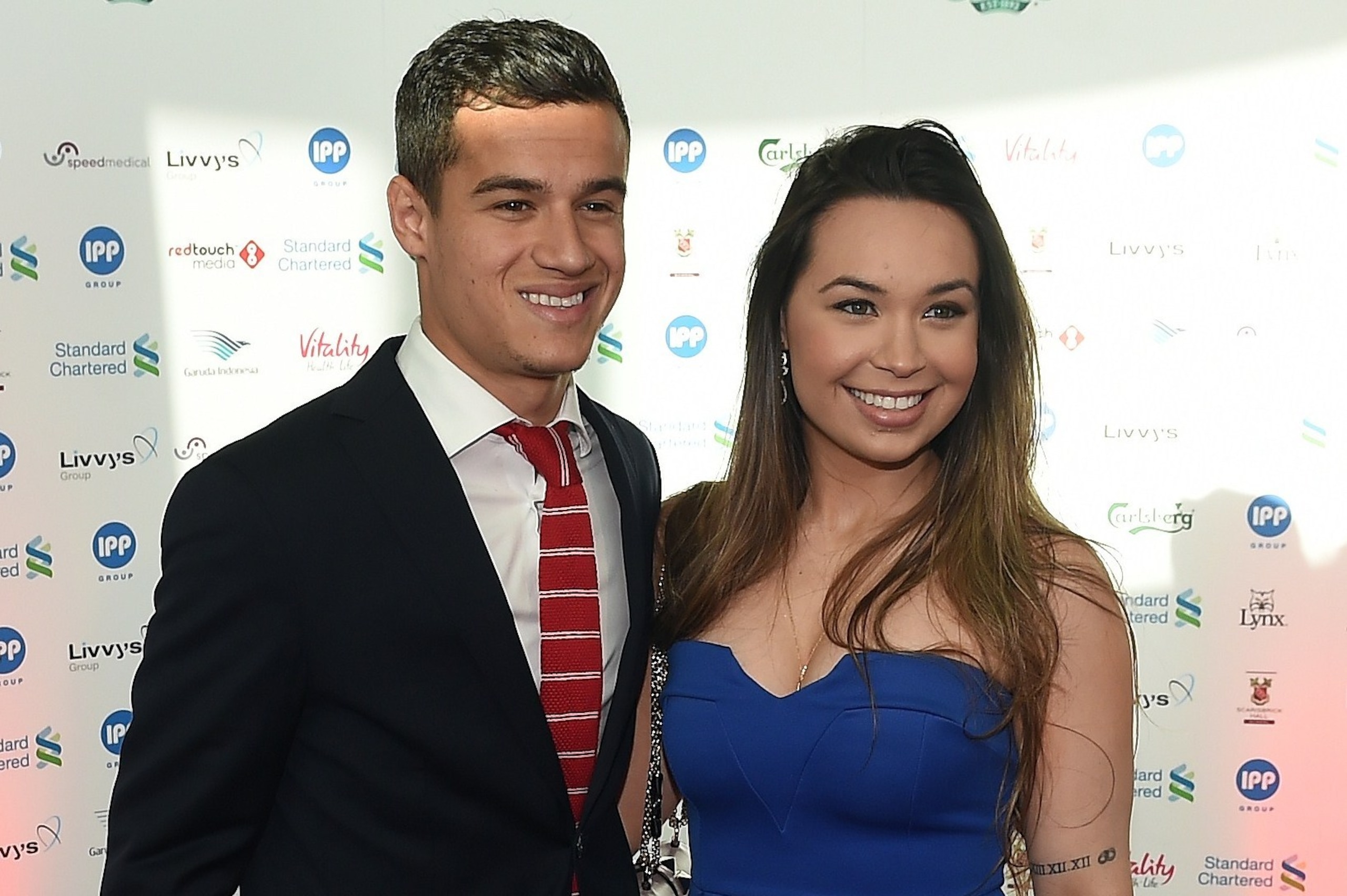 Liverpool's Brazilian midfielder Philippe Coutinho an his wife Aine arrive to attend the Liverpool Football Club 2015 Players' Awards at the Echo Arena in Liverpool on May 19, 2015. AFP PHOTO / PAUL ELLIS        (Photo credit should read PAUL ELLIS/AFP/Ge