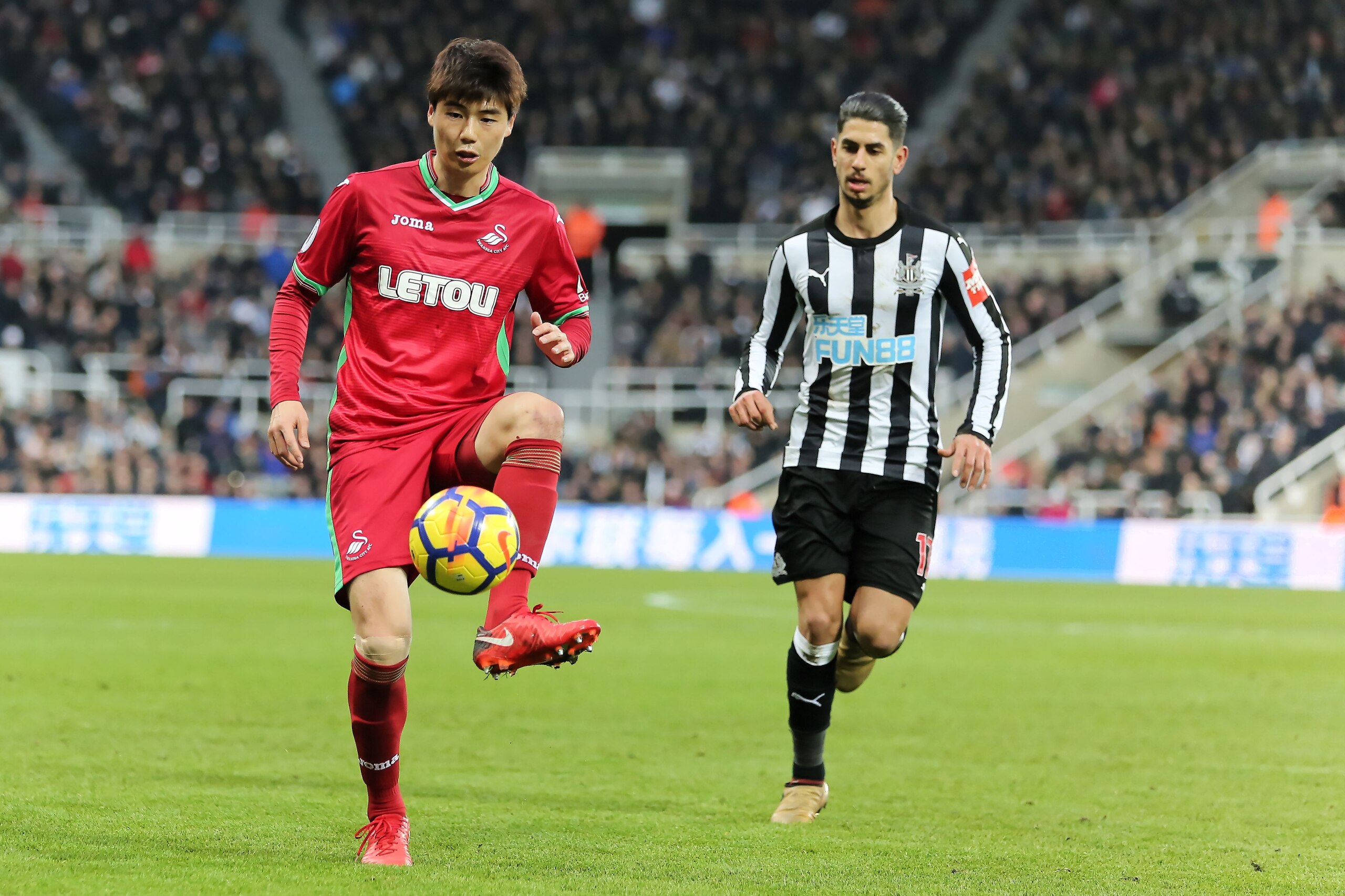 NEWCASTLE, ENGLAND - JANUARY 13: Ki Sung-Yueng of Swansea City (L) in action during the Premier League match between Newcastle United and Swansea City at St James' Park on January 13, 2018 in Newcastle, England. (Photo by Athena Pictures/Getty Images)