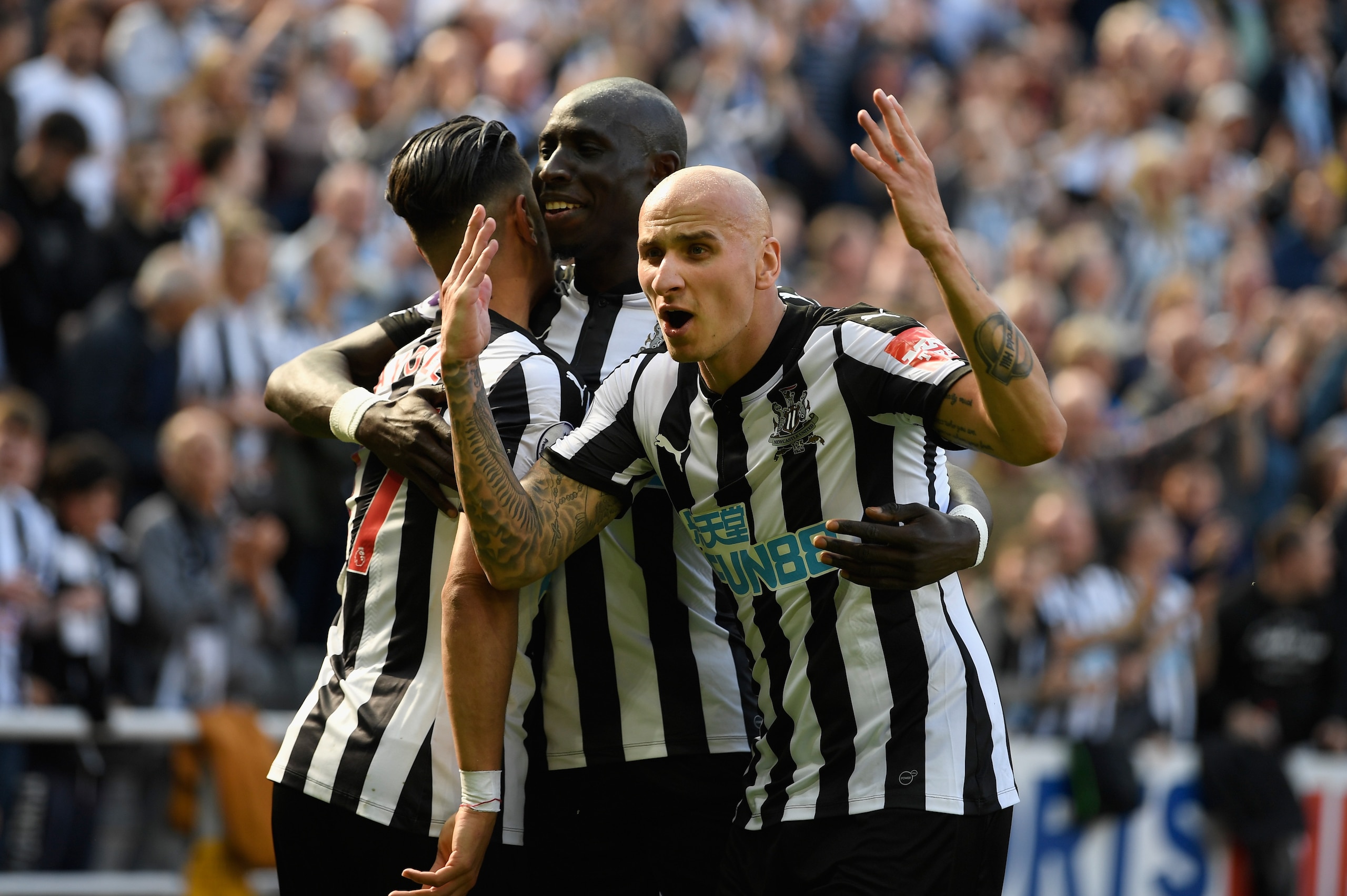 NEWCASTLE UPON TYNE, ENGLAND - MAY 13: Newcastle player Jonjo Shelvey (r) celebrates with goalscorer Ayoze Perez (l) and Mo Diame after the second goal during the Premier League match between Newcastle United and Chelsea at St. James Park on May 13, 2018 