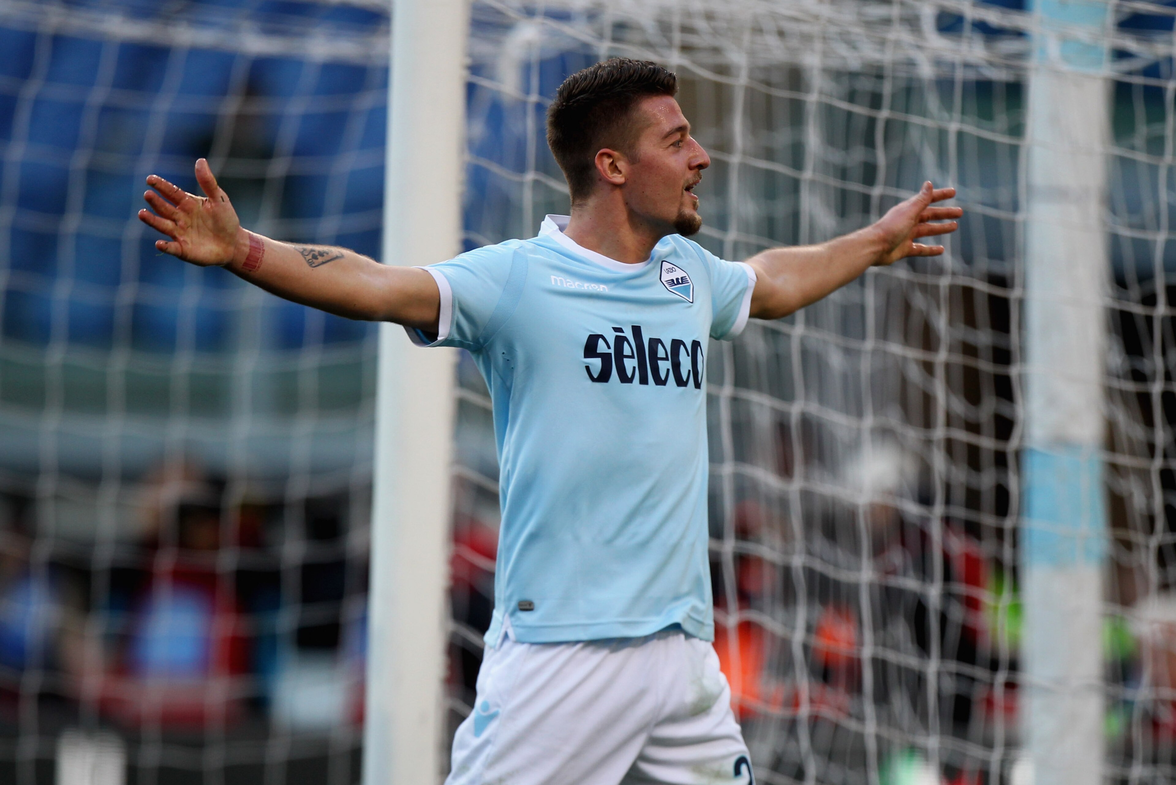 ROME, ITALY - JANUARY 21:  Sergej Milinkovic of SS Lazio celebrates after scoring the team's third goal during the Serie A match between SS Lazio and AC Chievo Verona at Stadio Olimpico on January 21, 2018 in Rome, Italy.  (Photo by Paolo Bruno/Getty Imag