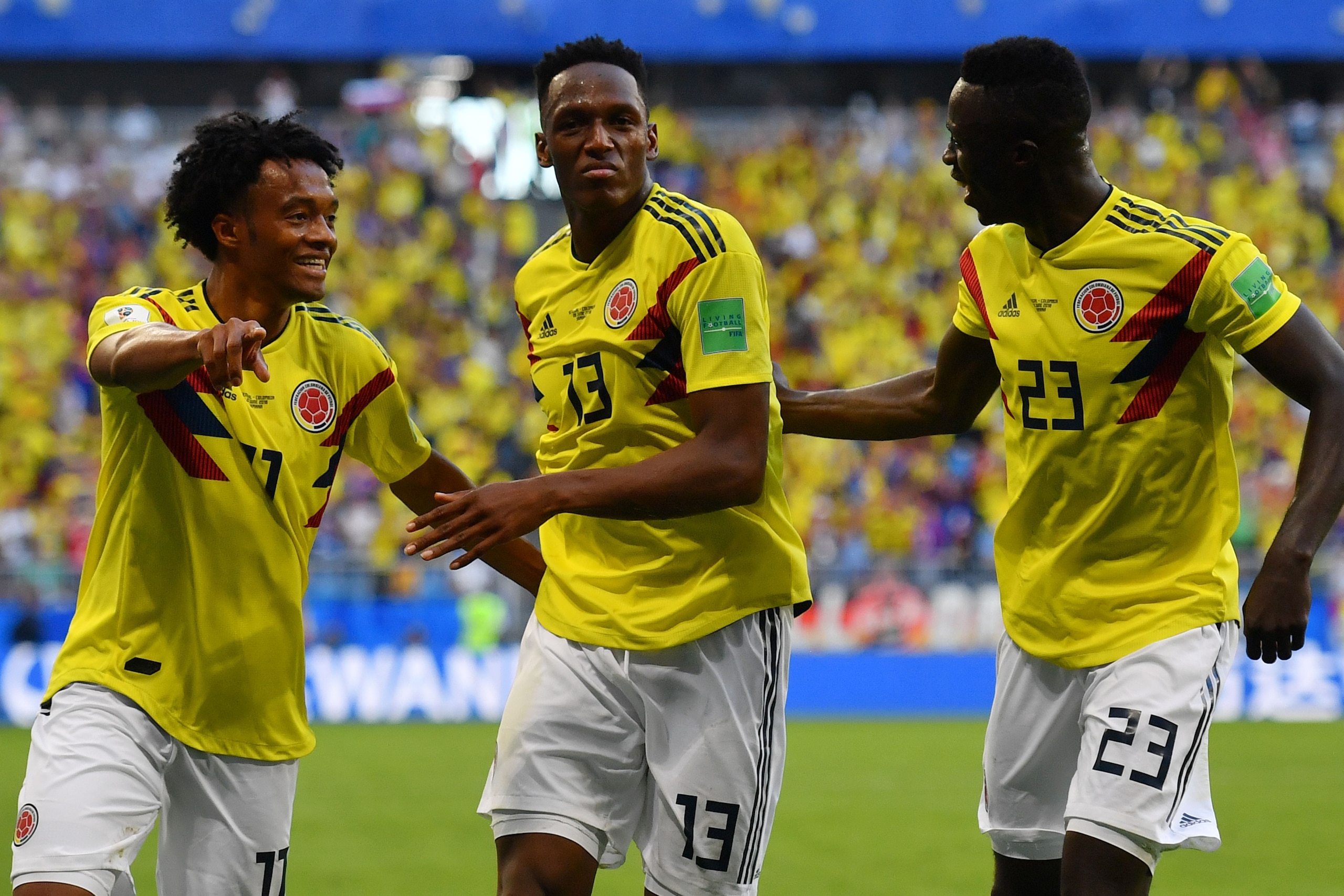 TOPSHOT - Colombia's defender Yerry Mina (C) celebrates with teammates after scoring a goal during the Russia 2018 World Cup Group H football match between Senegal and Colombia at the Samara Arena in Samara on June 28, 2018. (Photo by Manan VATSYAYANA / A